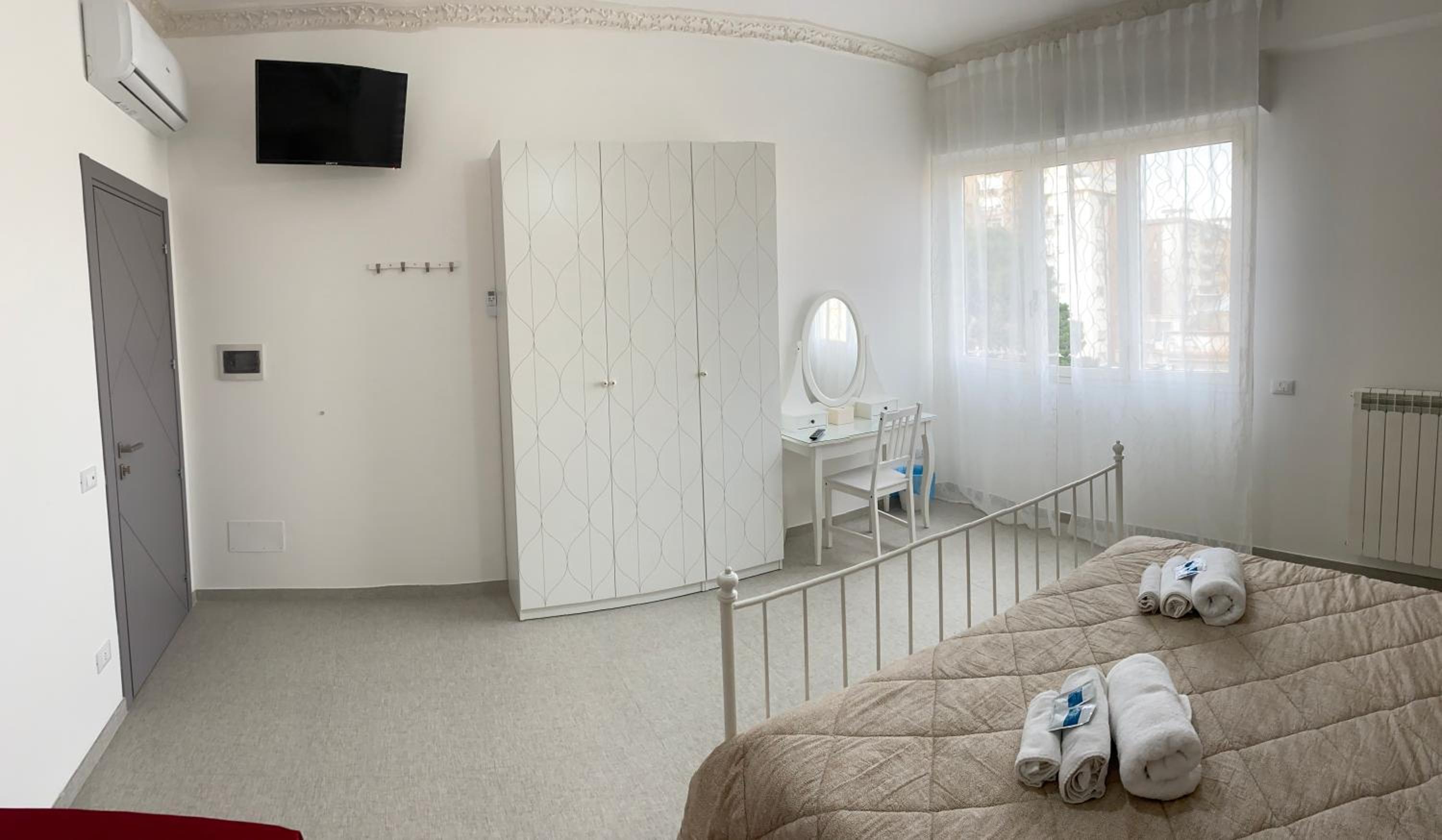 Quadruple Room with Private External Bathroom - Photo 12