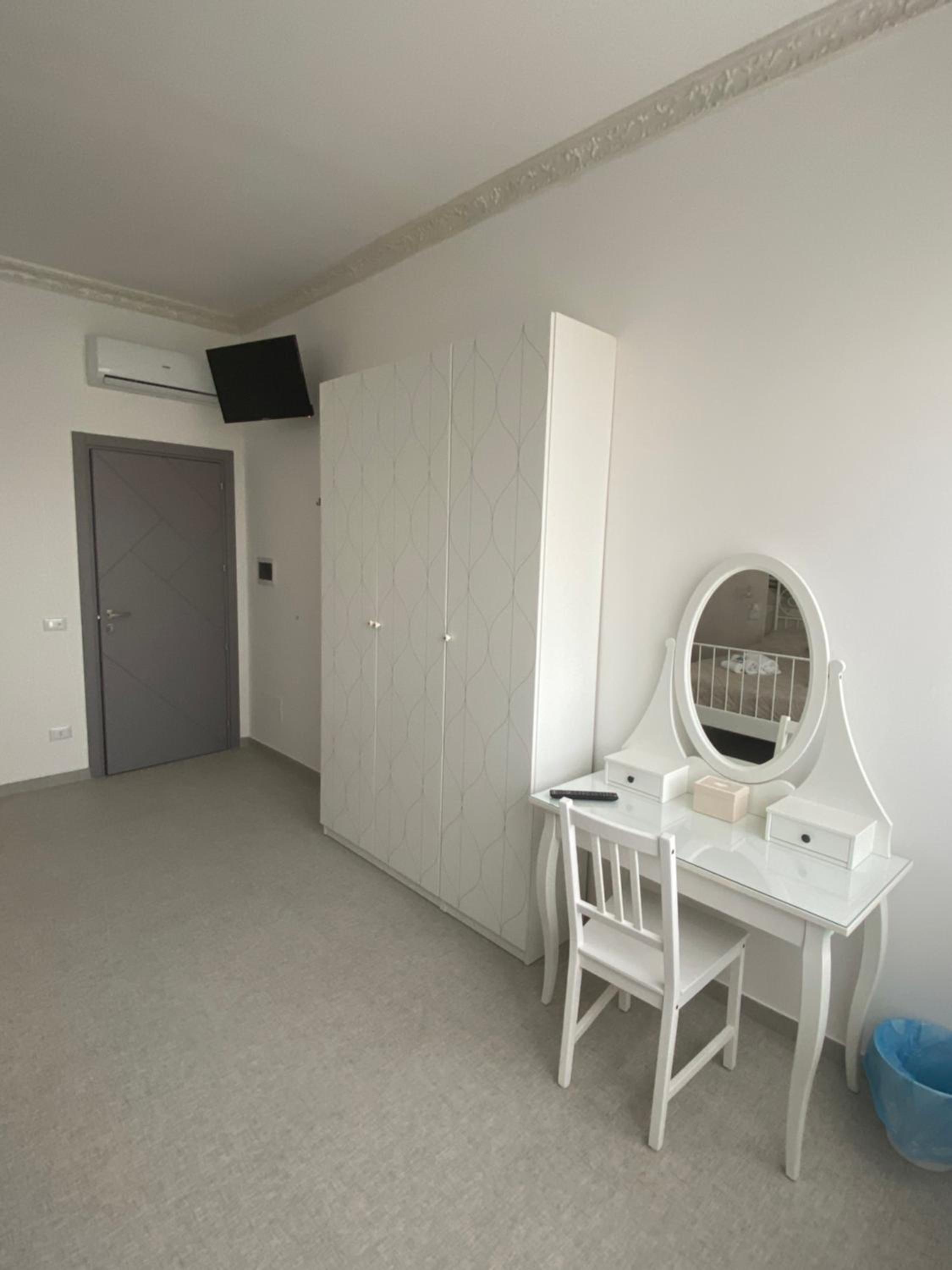 Quadruple Room with Private External Bathroom - Photo 10