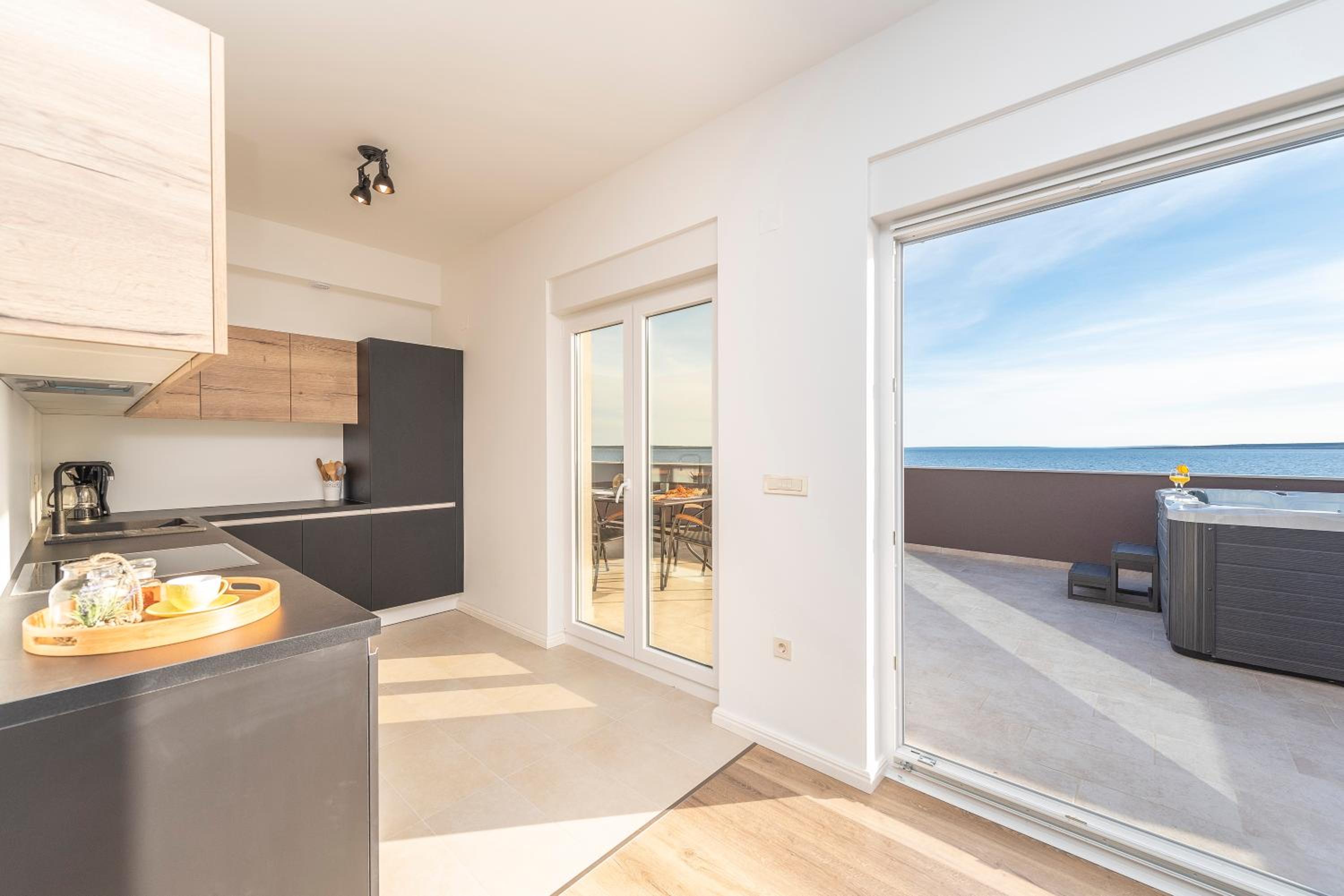 Three-Bedroom Apartment with Jacuzzi photo 3