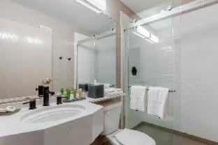 King Room - Non-Smoking - Photo 11
