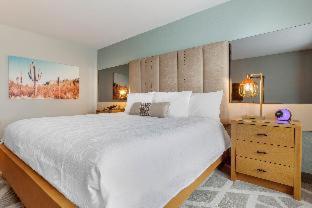 King Room - Non-Smoking - Photo 12