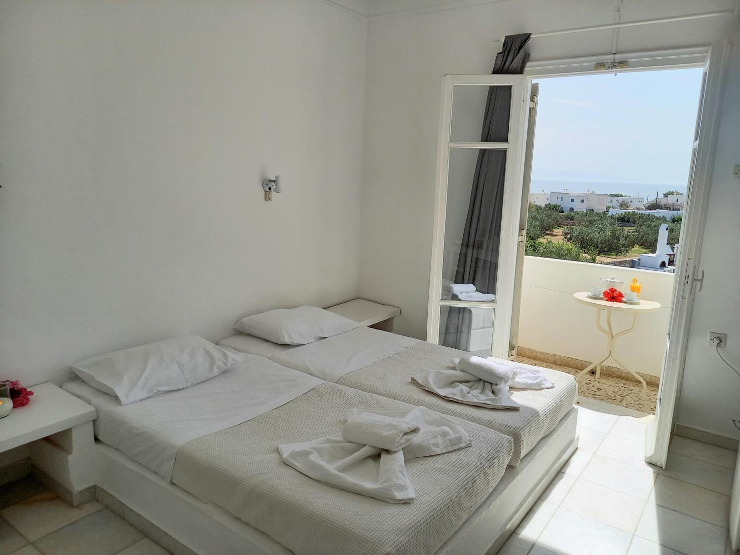 Standard Double Room - Photo 9
