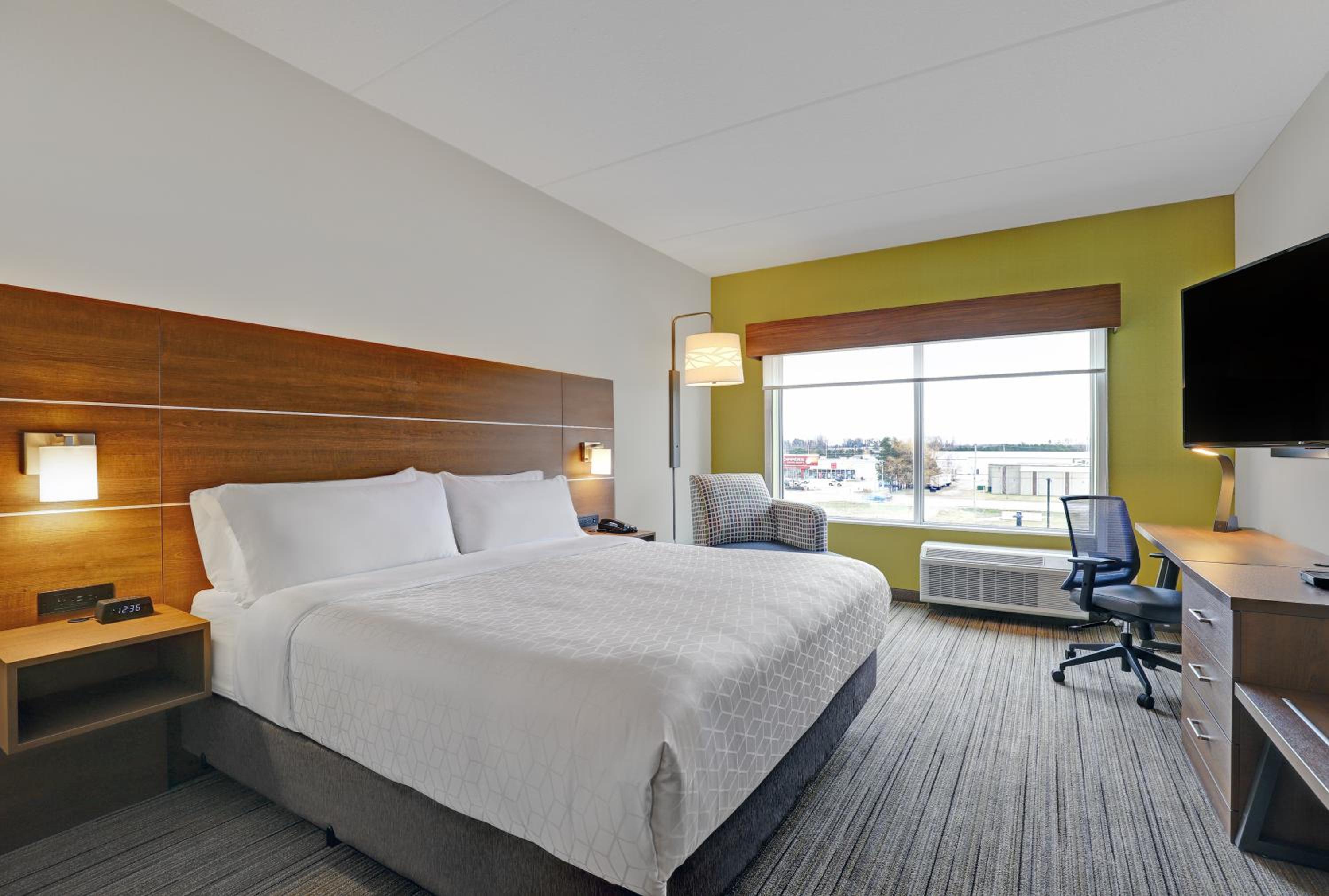 Standard King Room - Photo 6