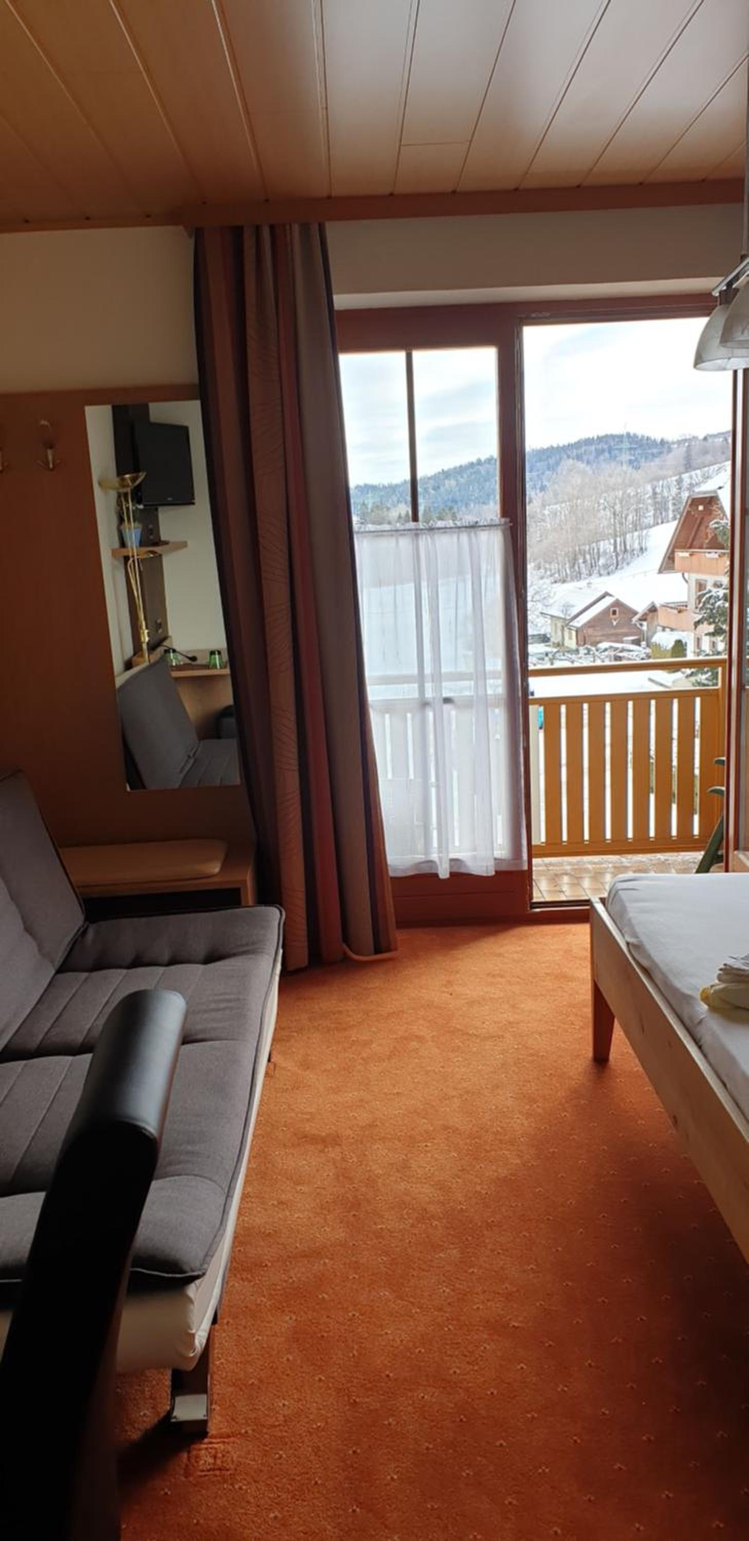 Double Room with Balcony - Photo 15