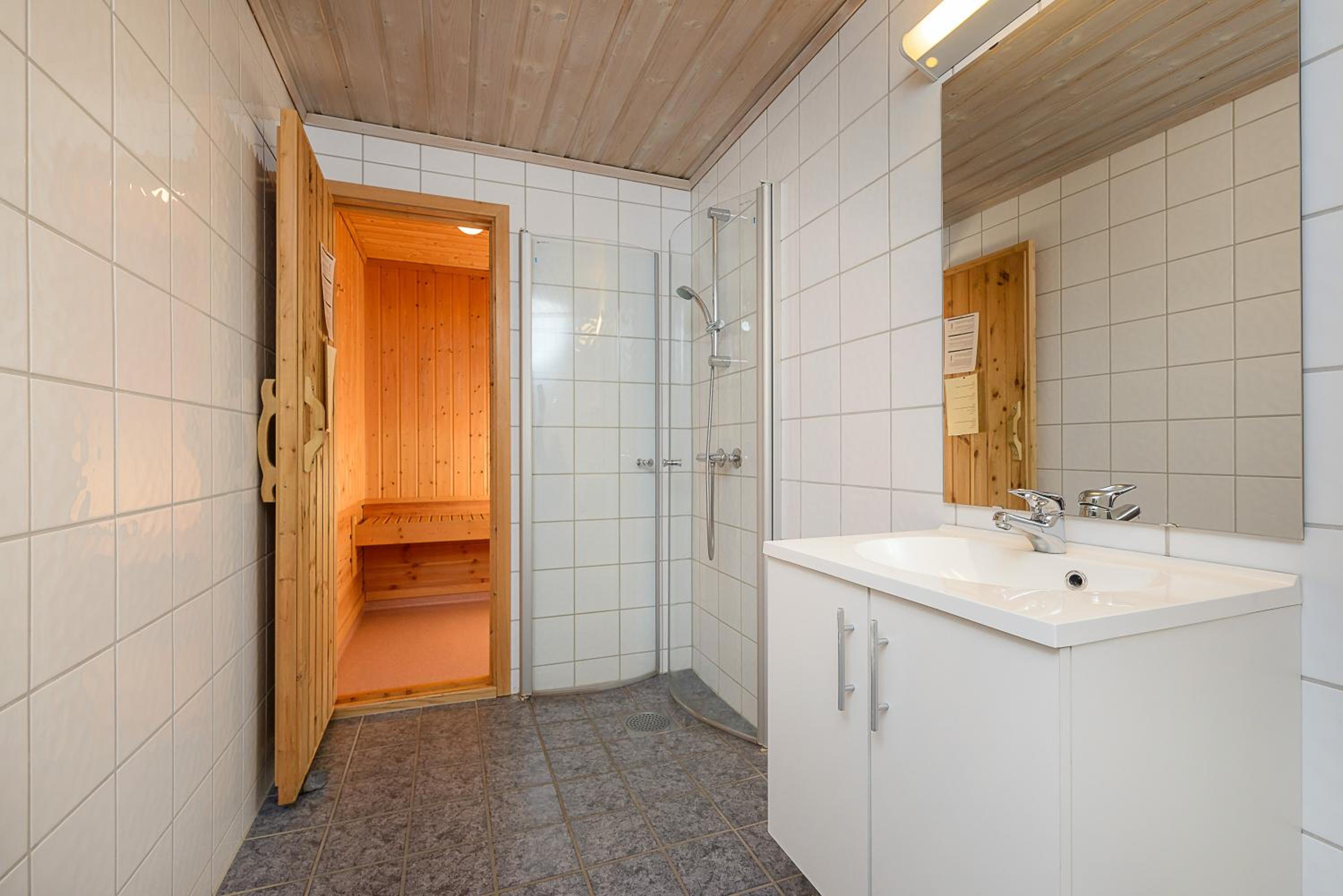 Apartment with Mountain View - Photo 4
