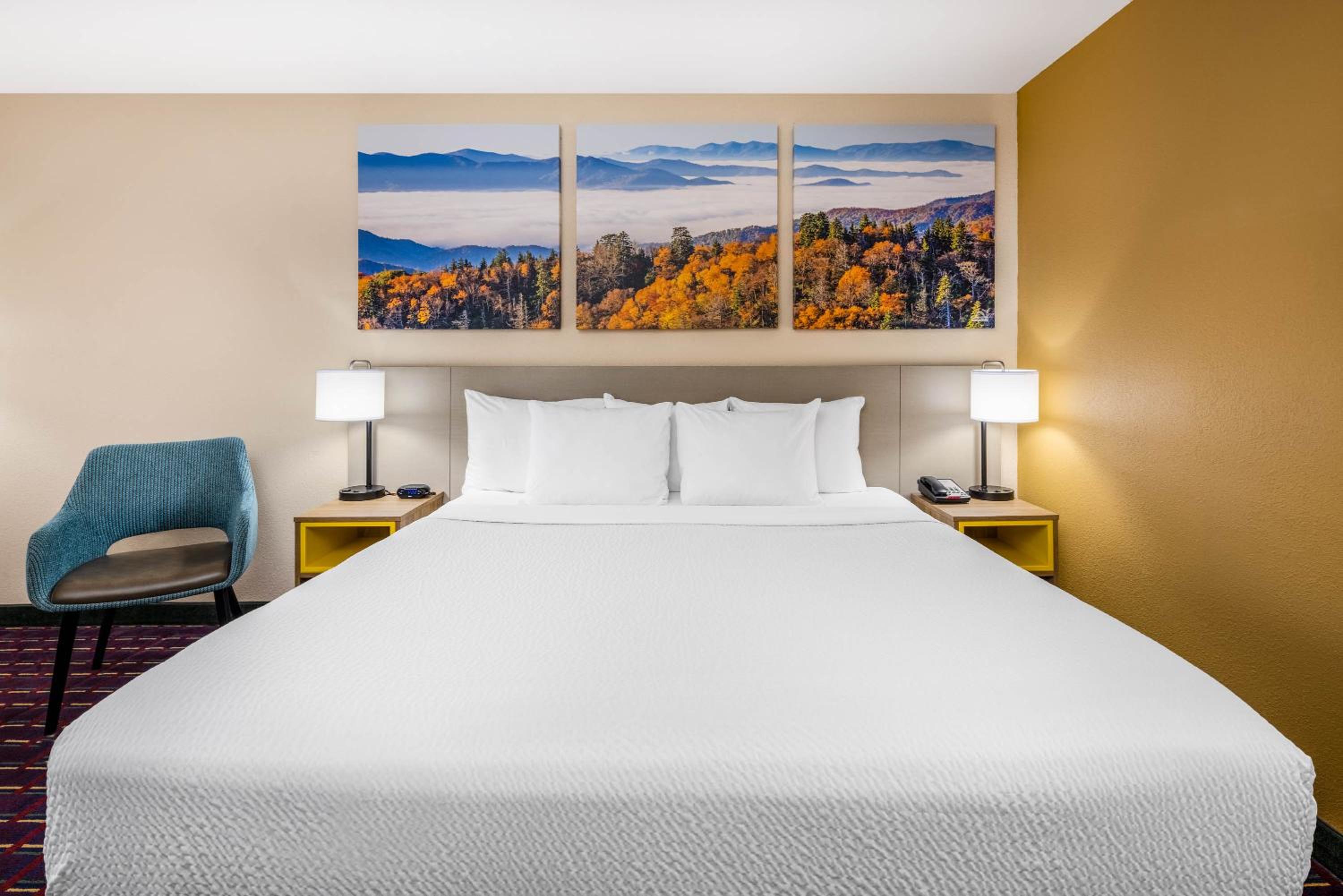 King Room - Non-Smoking - Photo 3