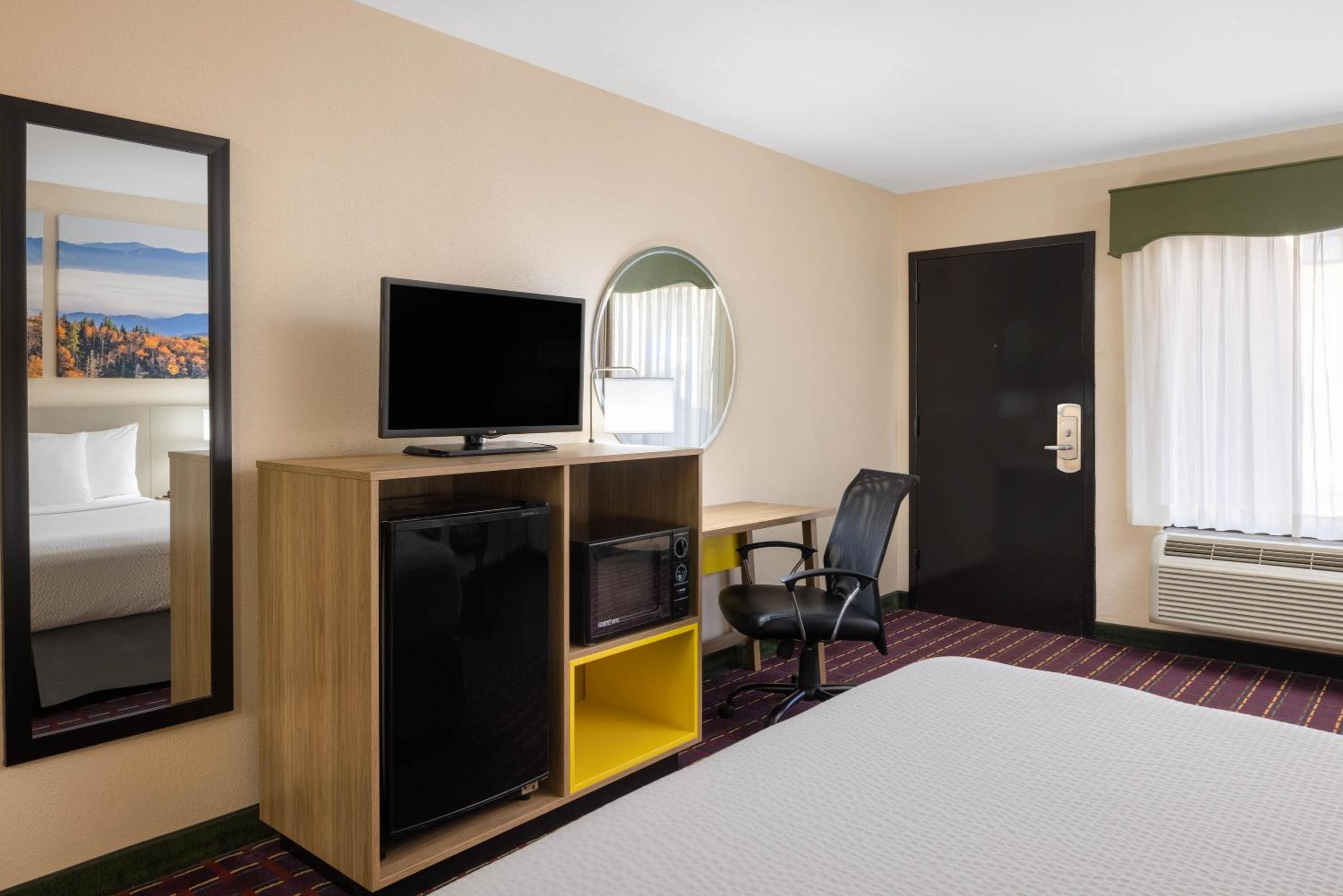 King Room - Non-Smoking - Photo 1