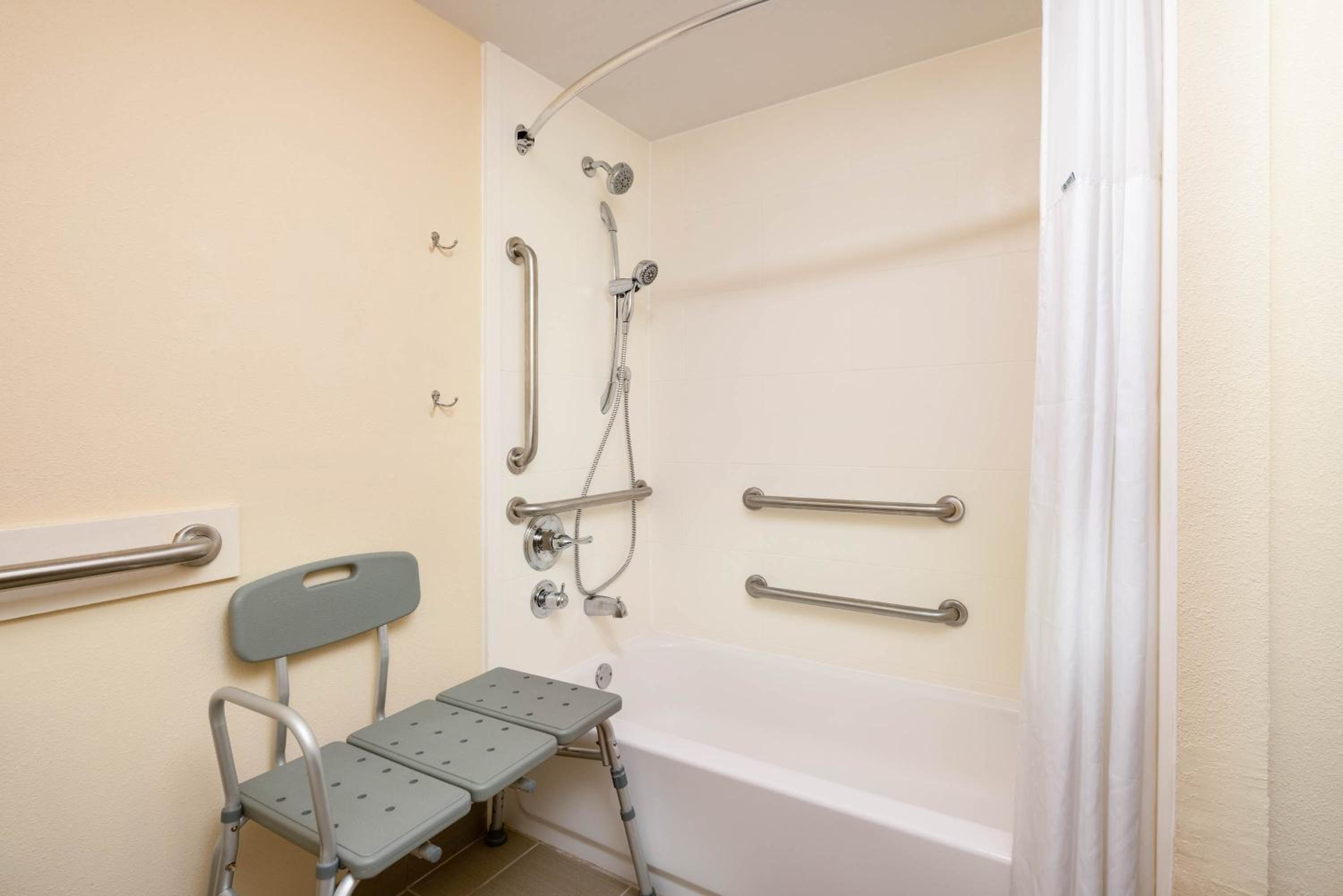 King Room - Disability Access/Non-Smoking - Photo 3
