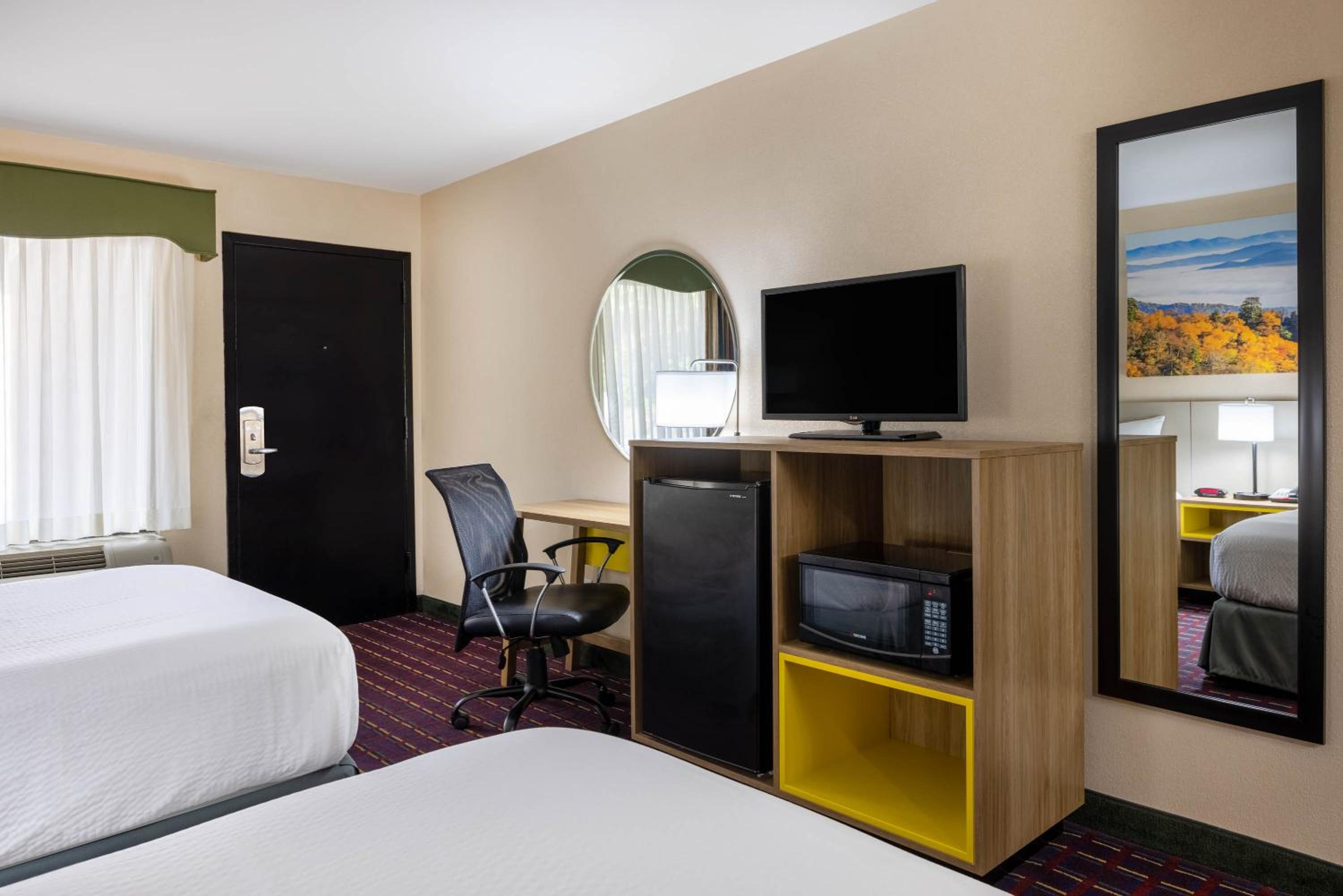 Double Room with Two Double Beds - Pet Friendly/Non-Smoking - Photo 1