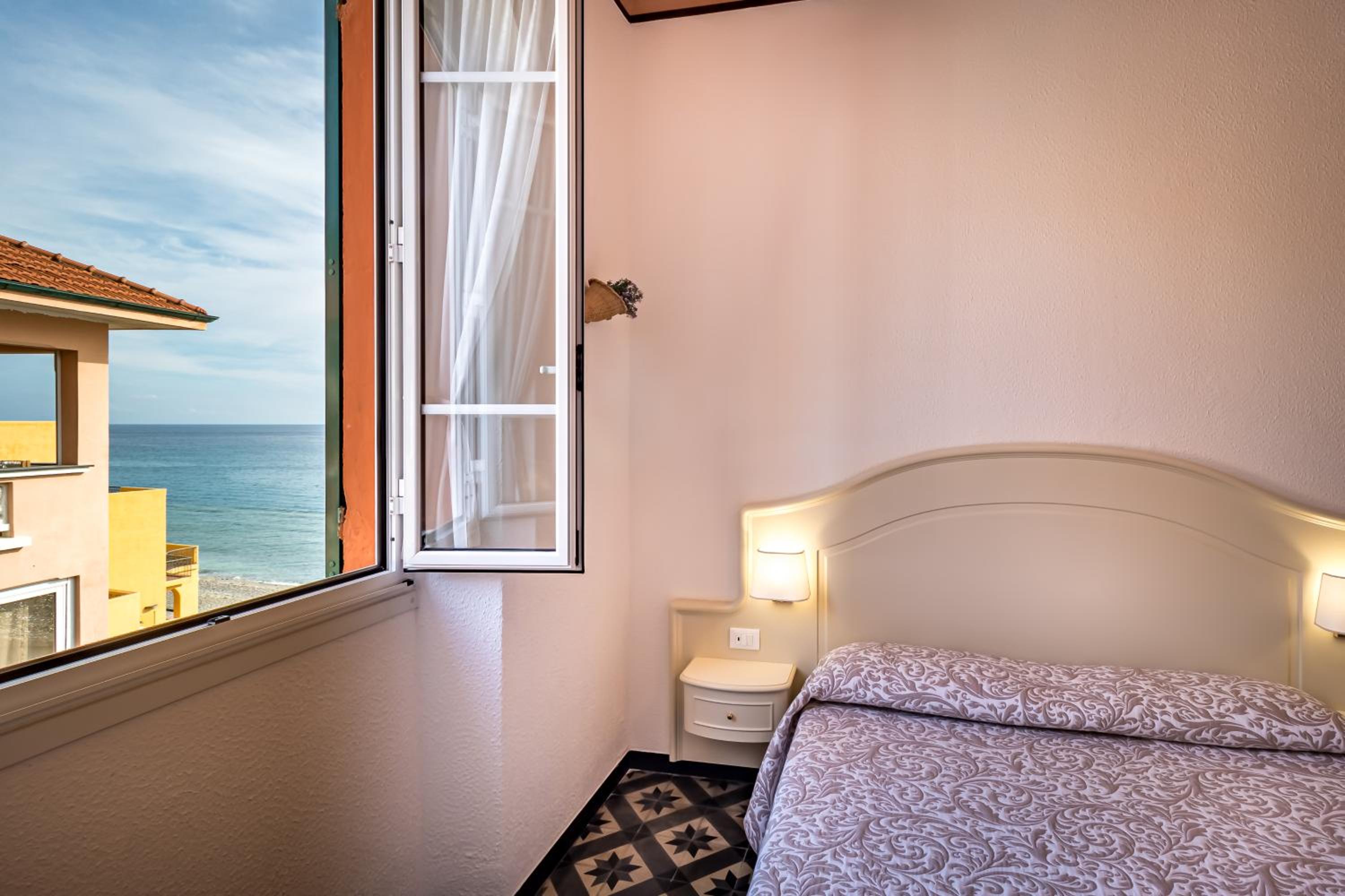 Standard Triple Room - Beach Package