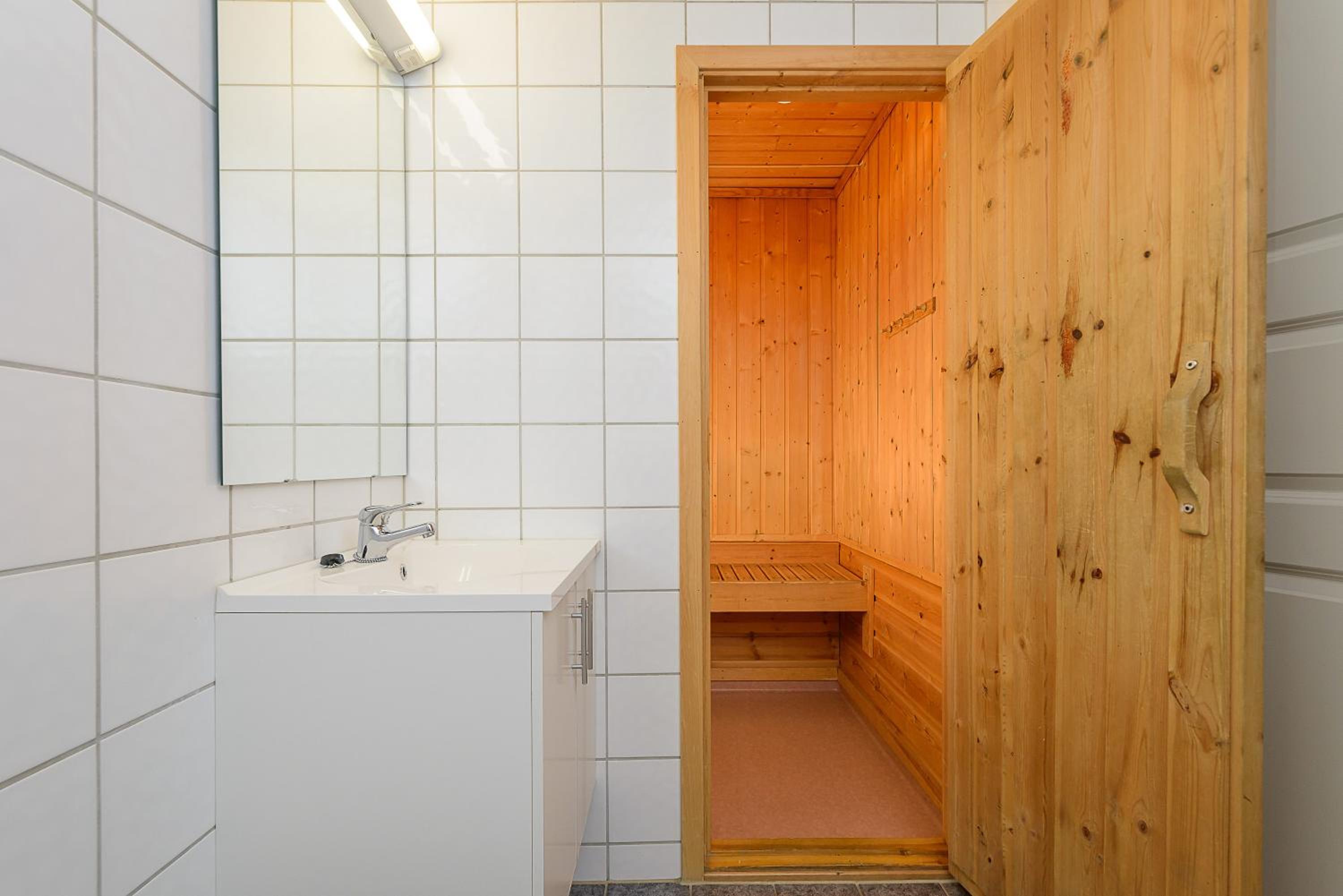 Apartment with Balcony - Photo 12