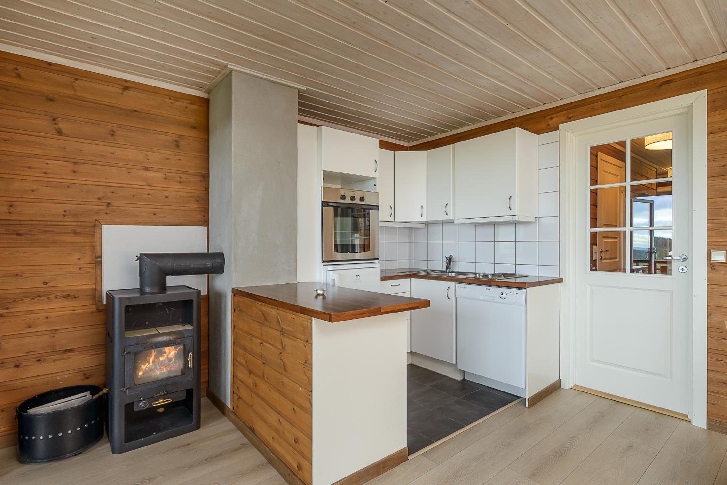 Apartment with Mountain View - Photo 8