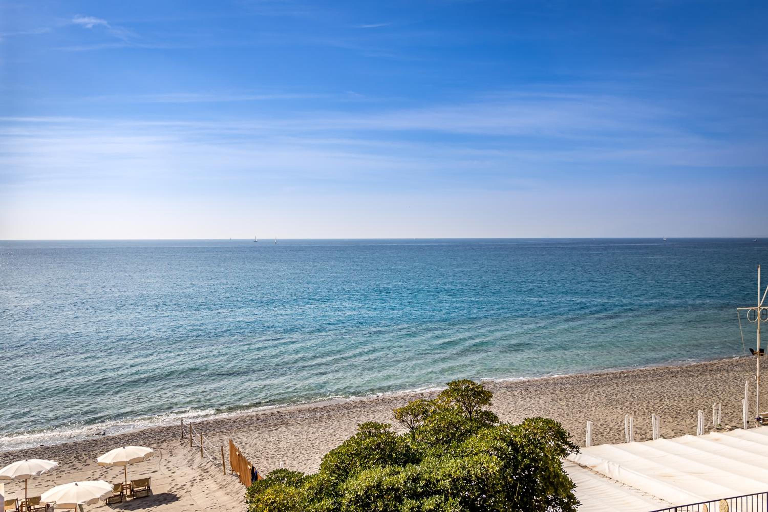 Standard Triple Room - Beach Package