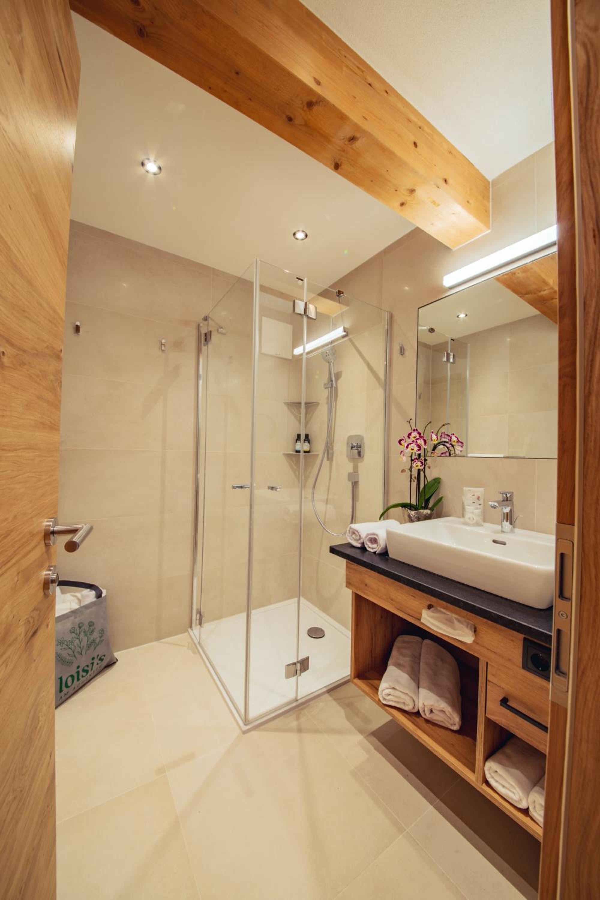 Deluxe Double Room with Balcony photo 3
