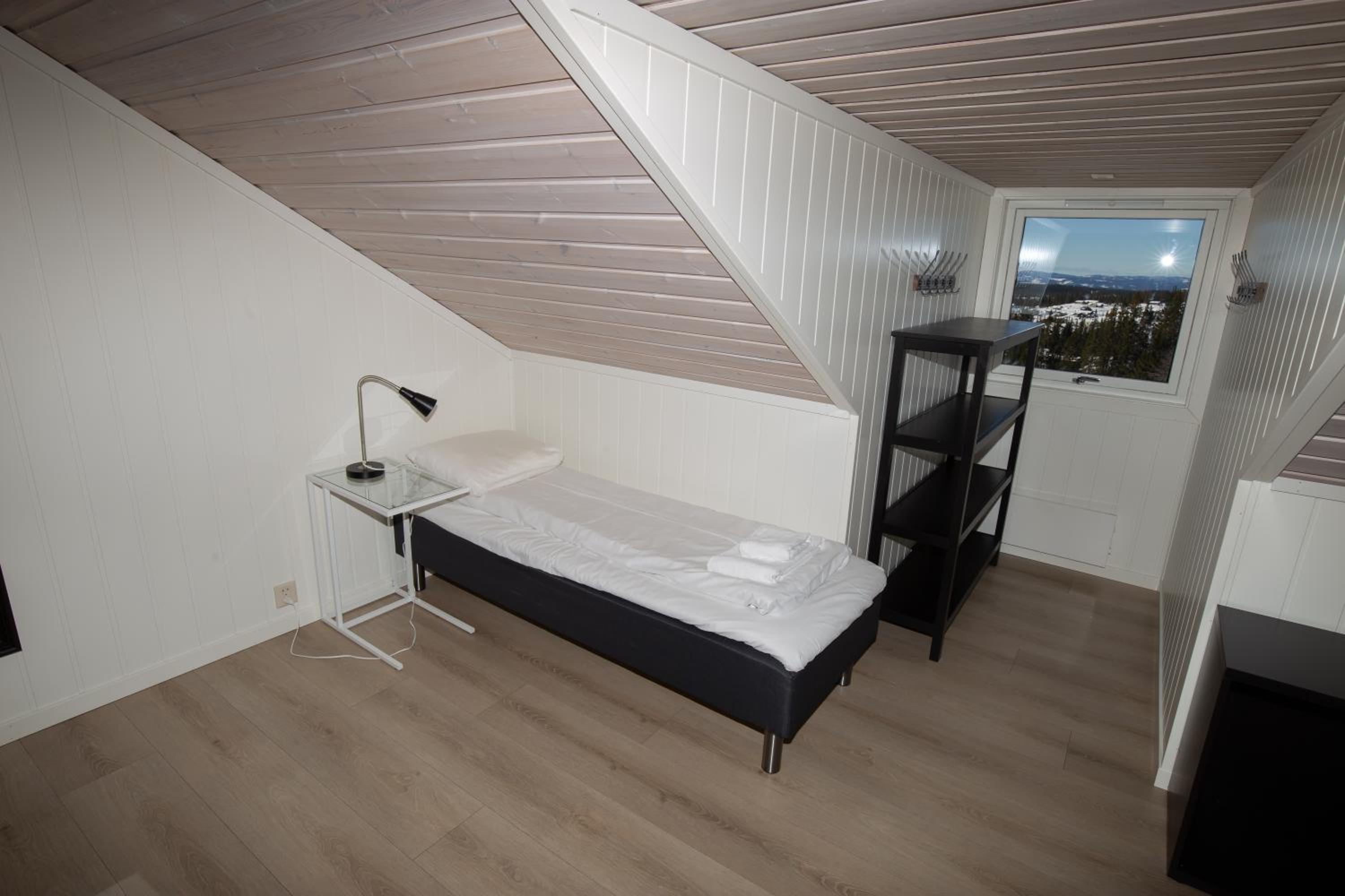 Apartment with Mountain View