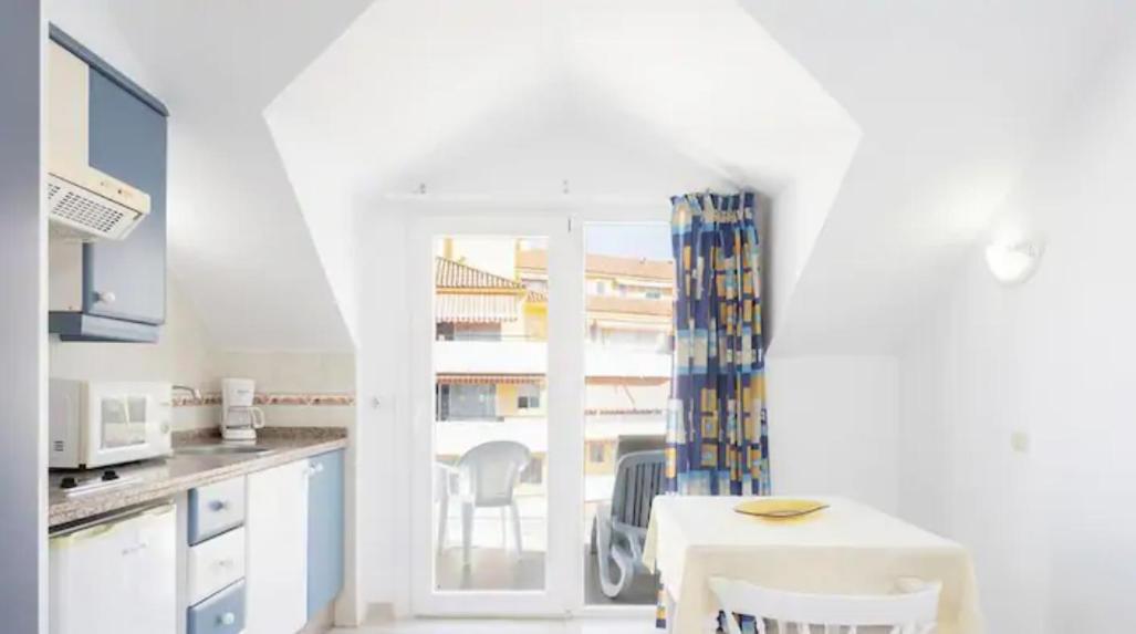 Studio with Pool View - Photo 8