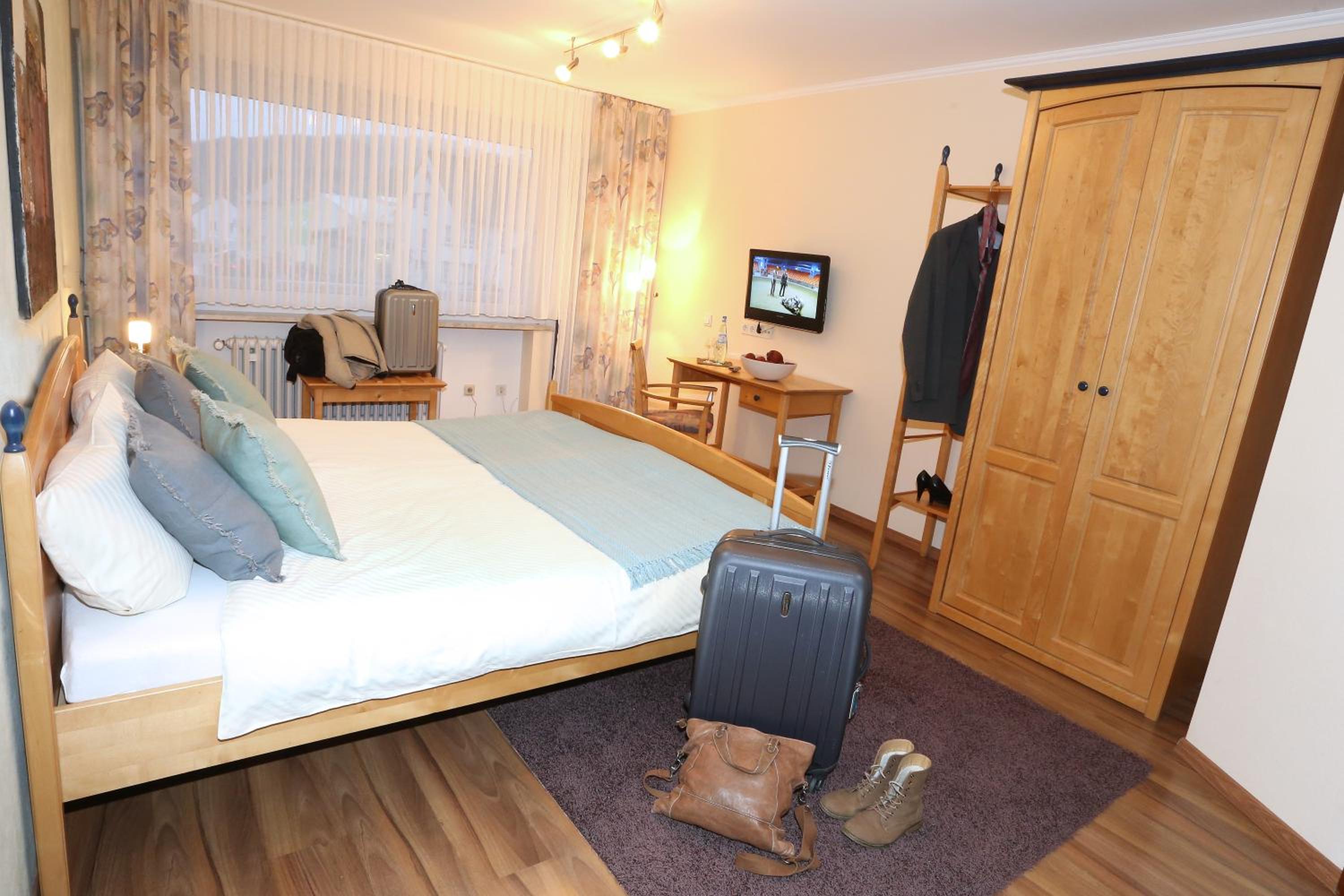 Deluxe Double Room (2 Adults + 1 Child)