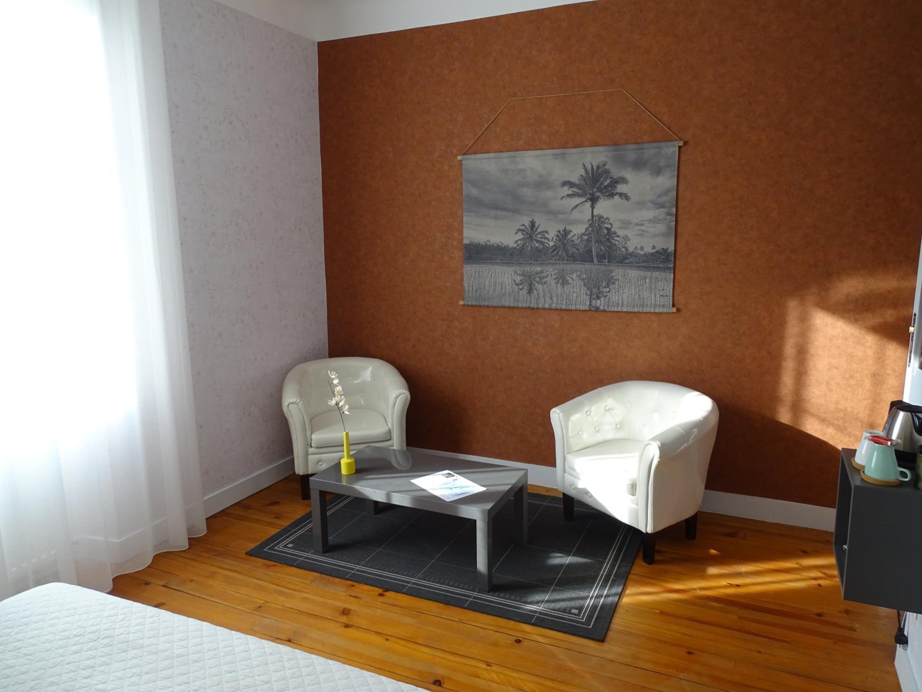 Double Room with Private External Bathroom - Photo 4