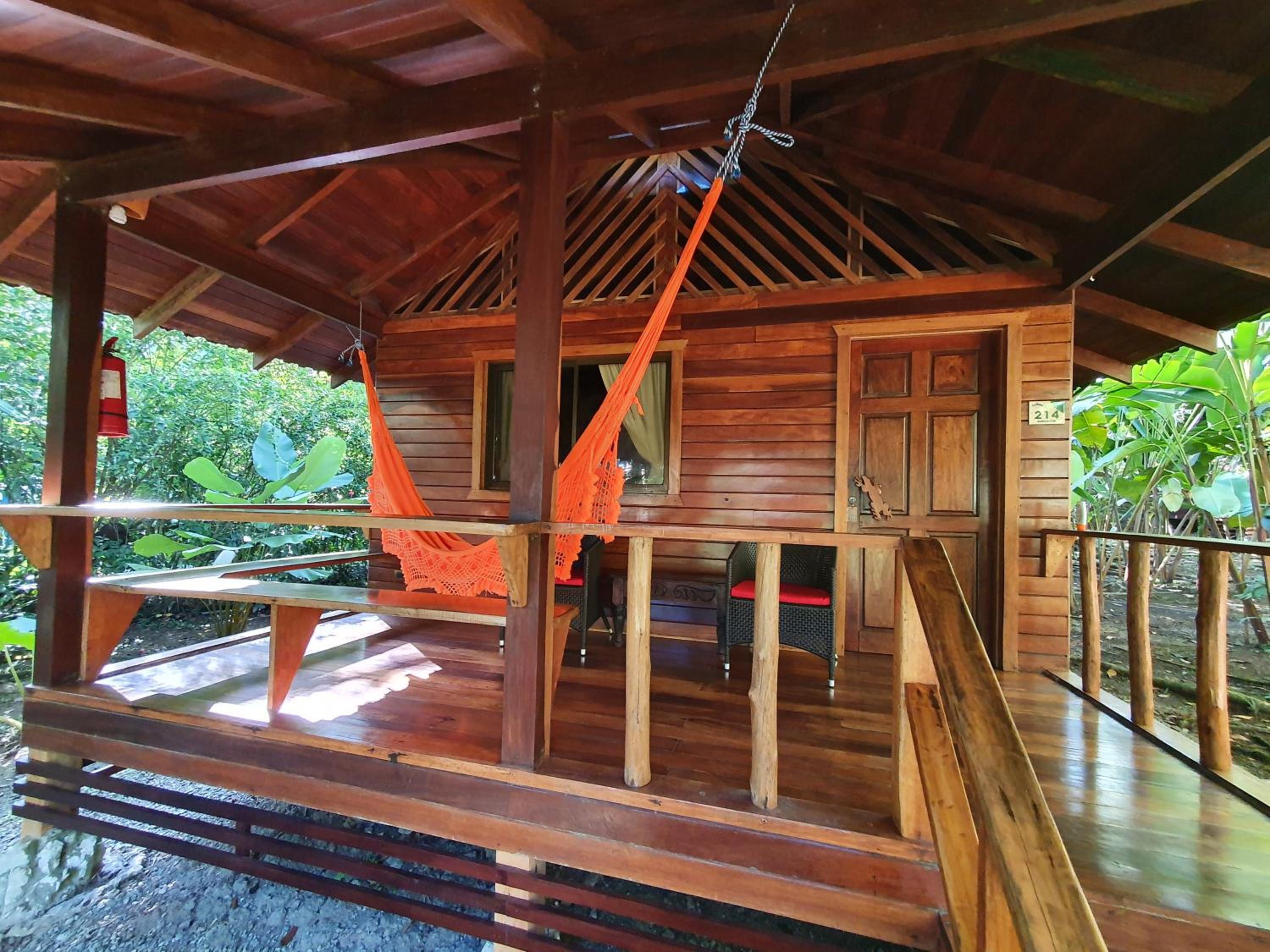 Queen Bungalow with Jungle View - Photo 5