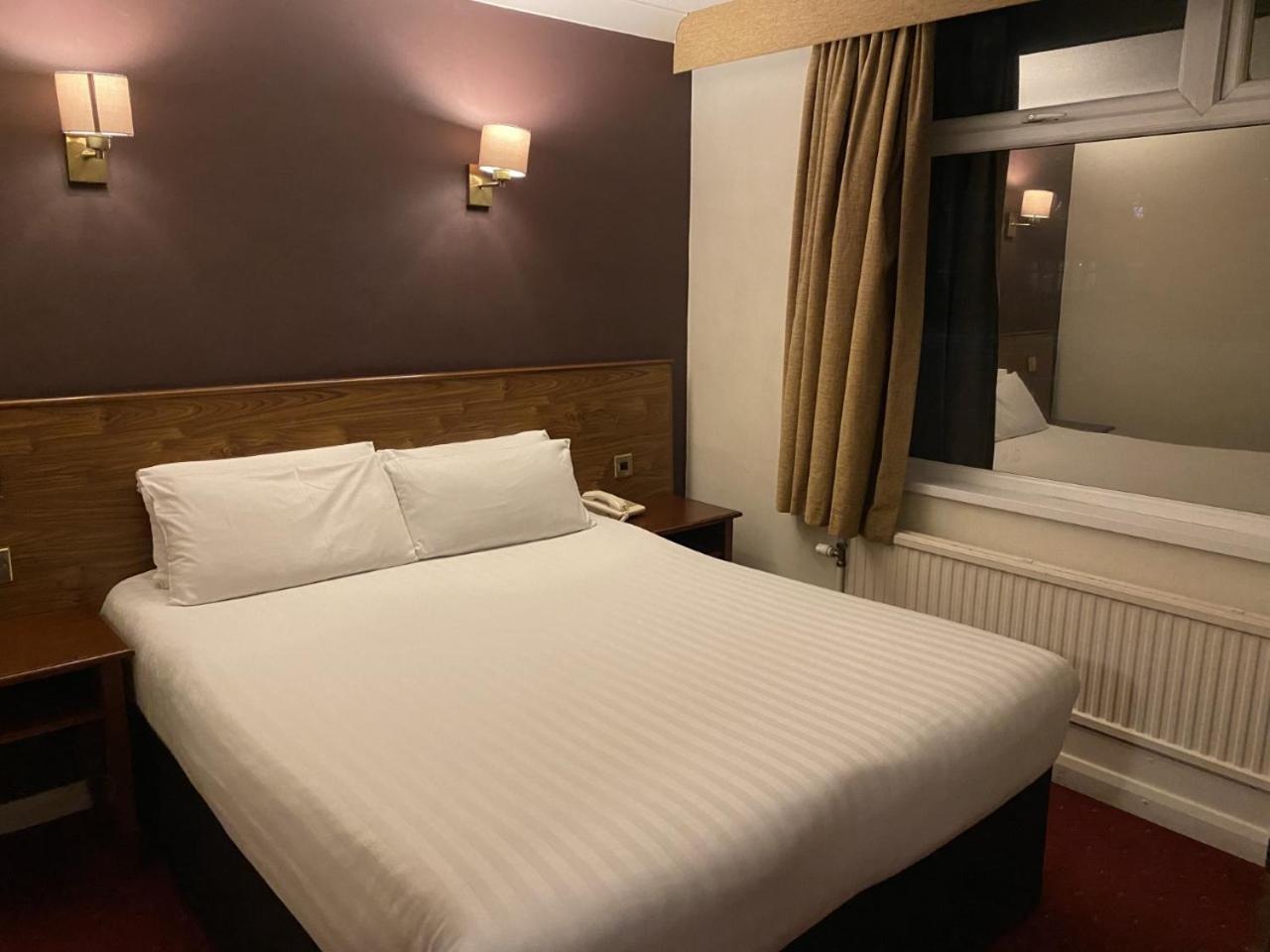 Standard Double Room - Photo 2