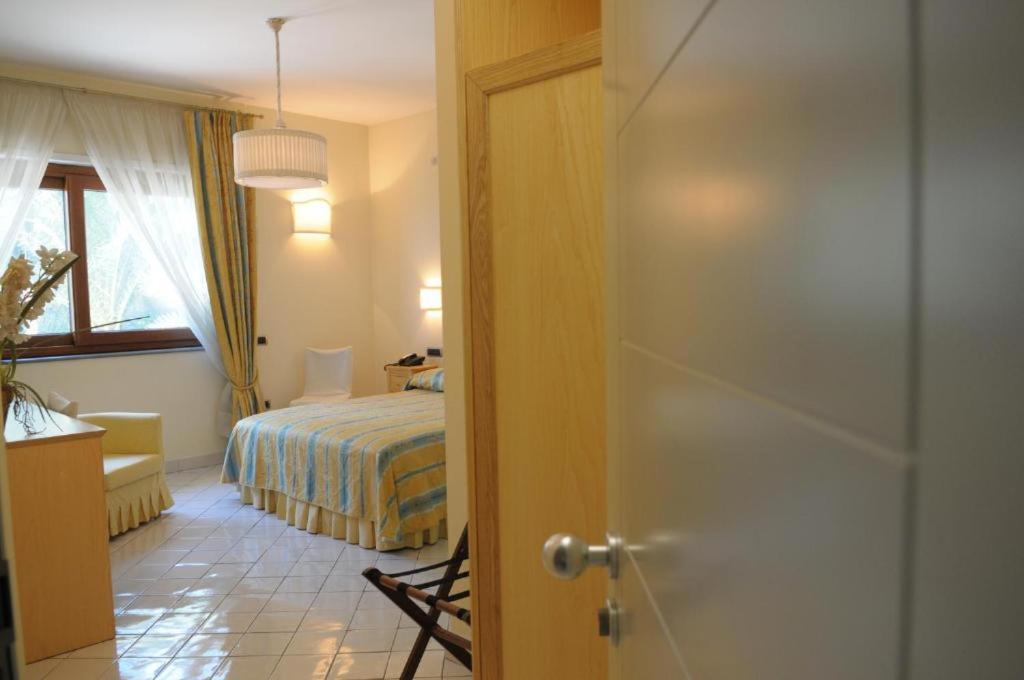 Triple Room with Garden View - Photo 5