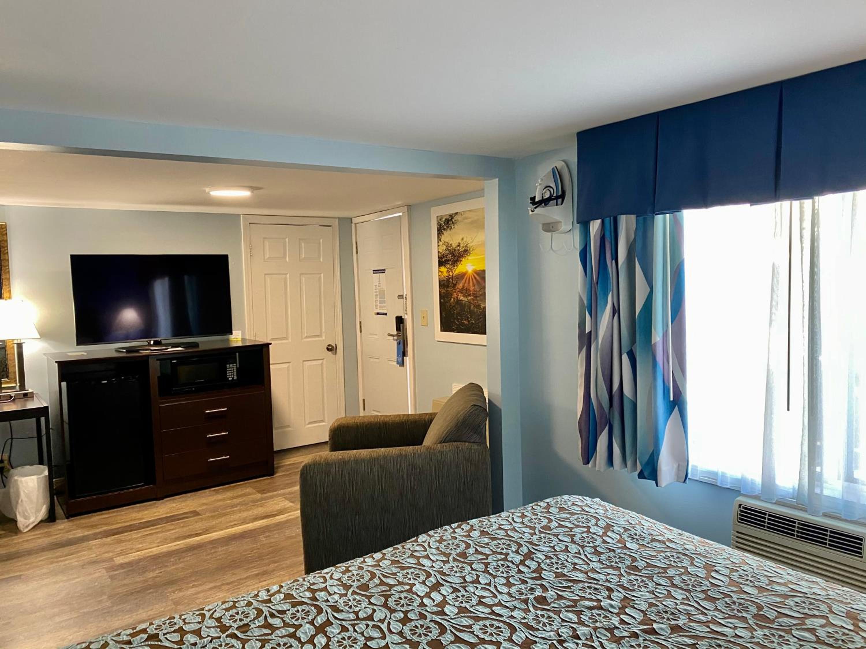 1 King Bed, One-Bedroom Cottage Suite, Non-Smoking photo 1