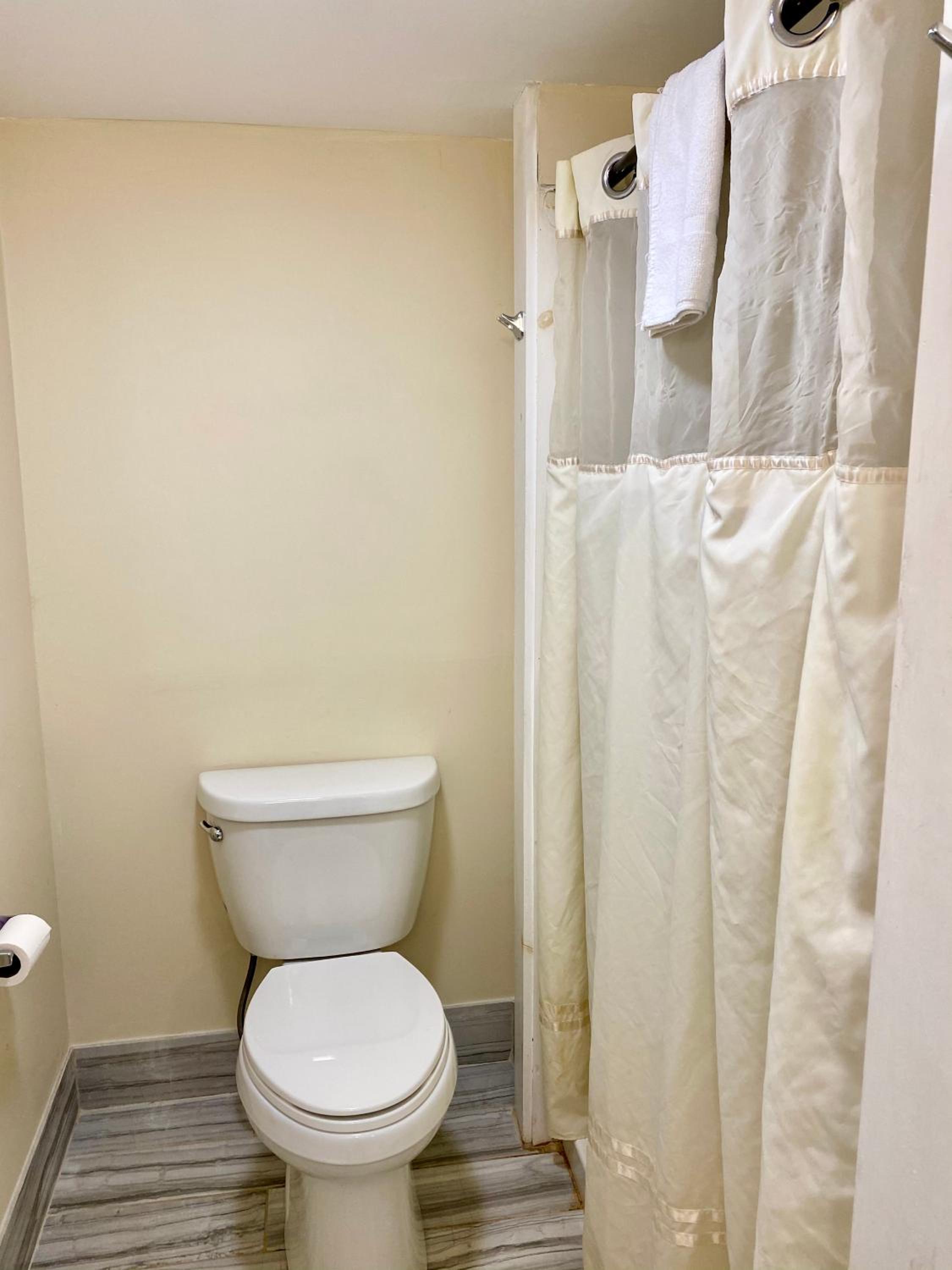 1 King Bed, One-Bedroom Cottage Suite, Non-Smoking photo 3