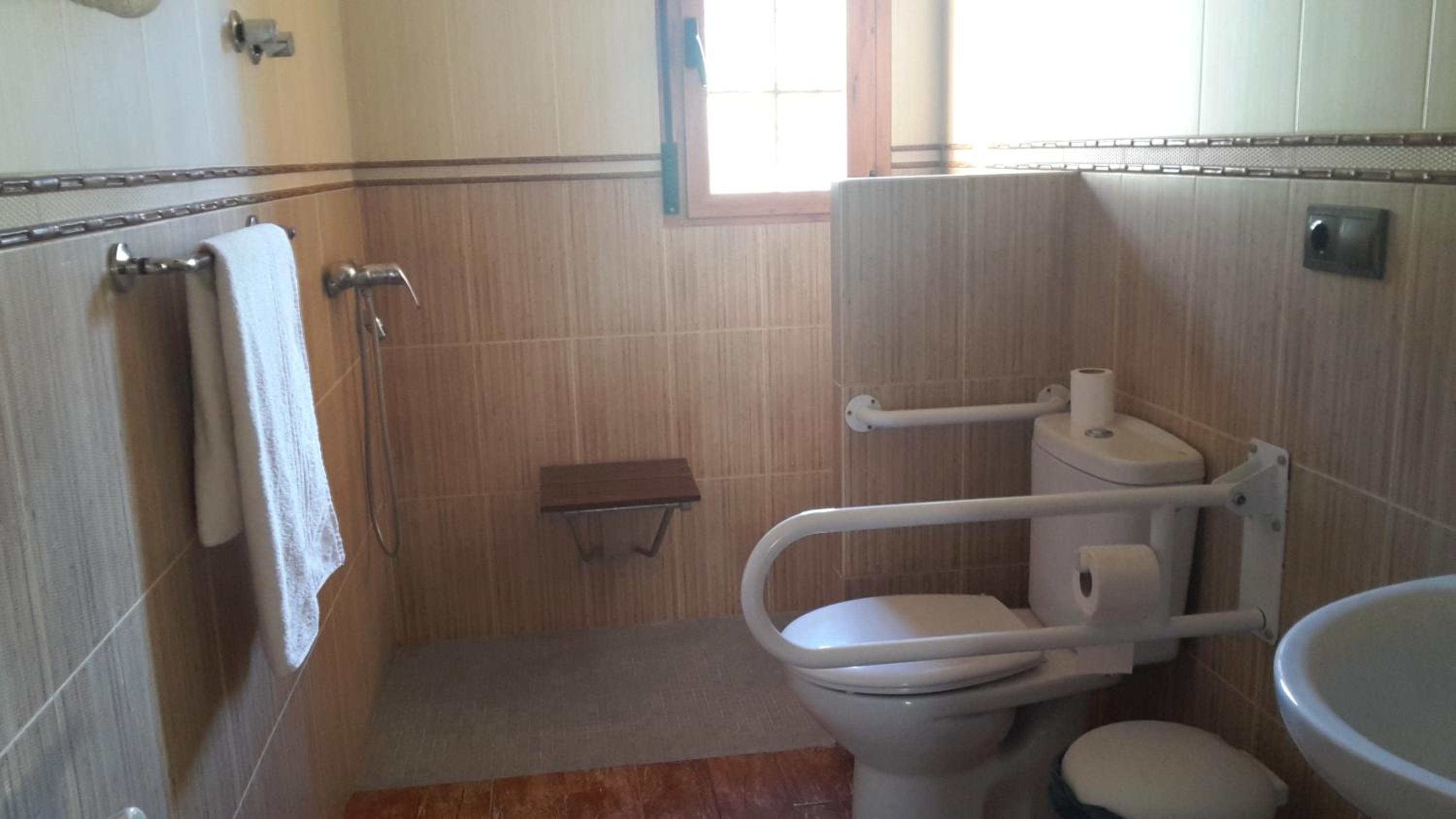 Two-Bedroom House - Photo 2