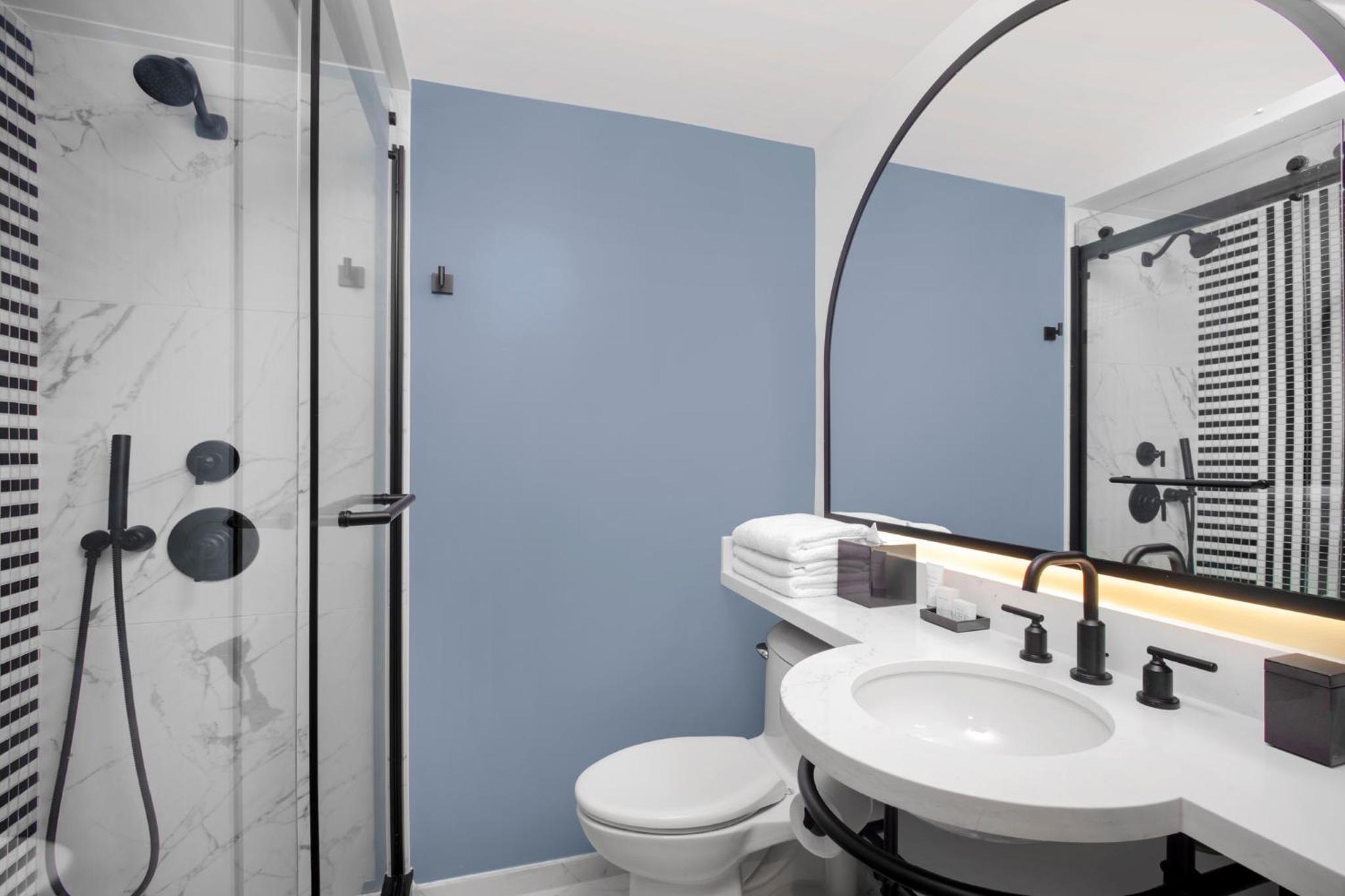 Deluxe King Junior Suite - Photo 2
