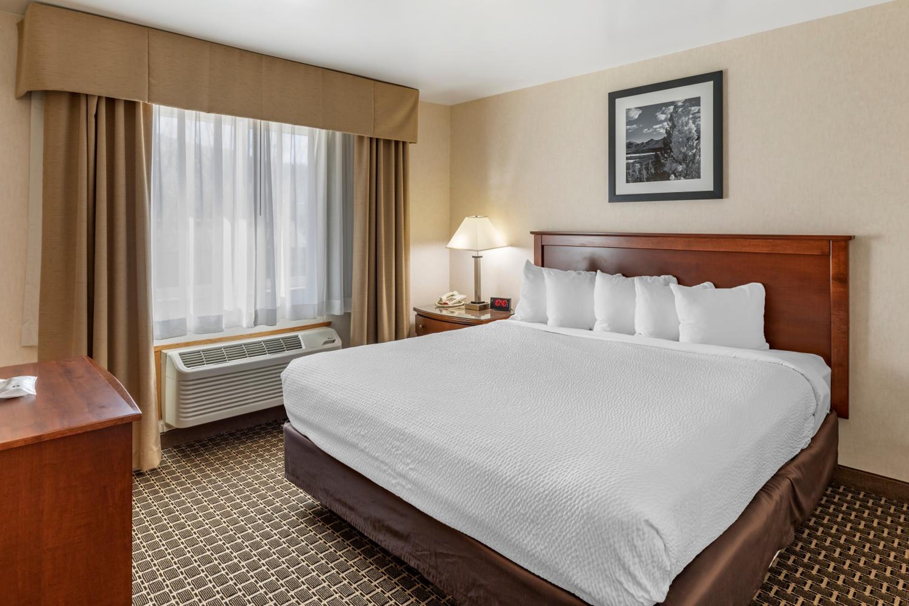 King Suite - Non-Smoking - Photo 1