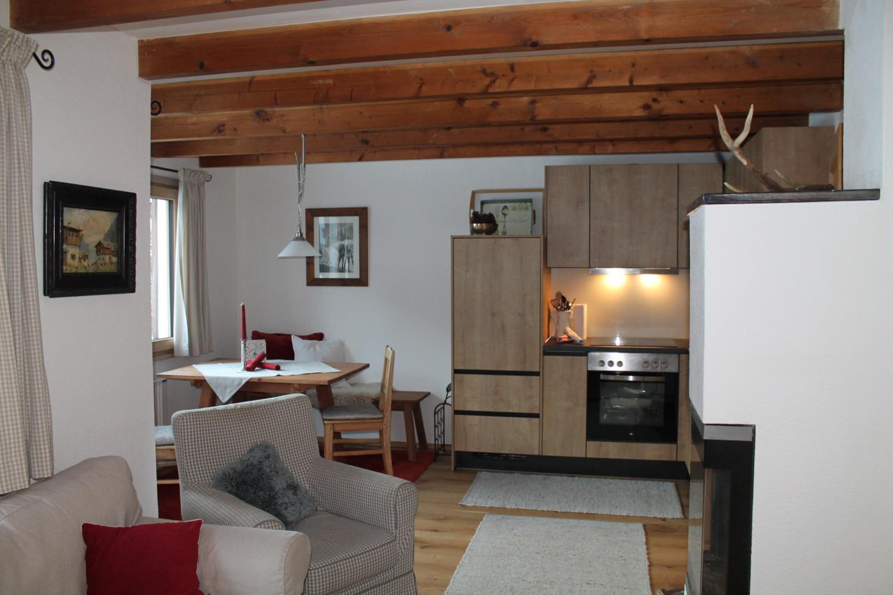 Apartment with Mountain View photo 2