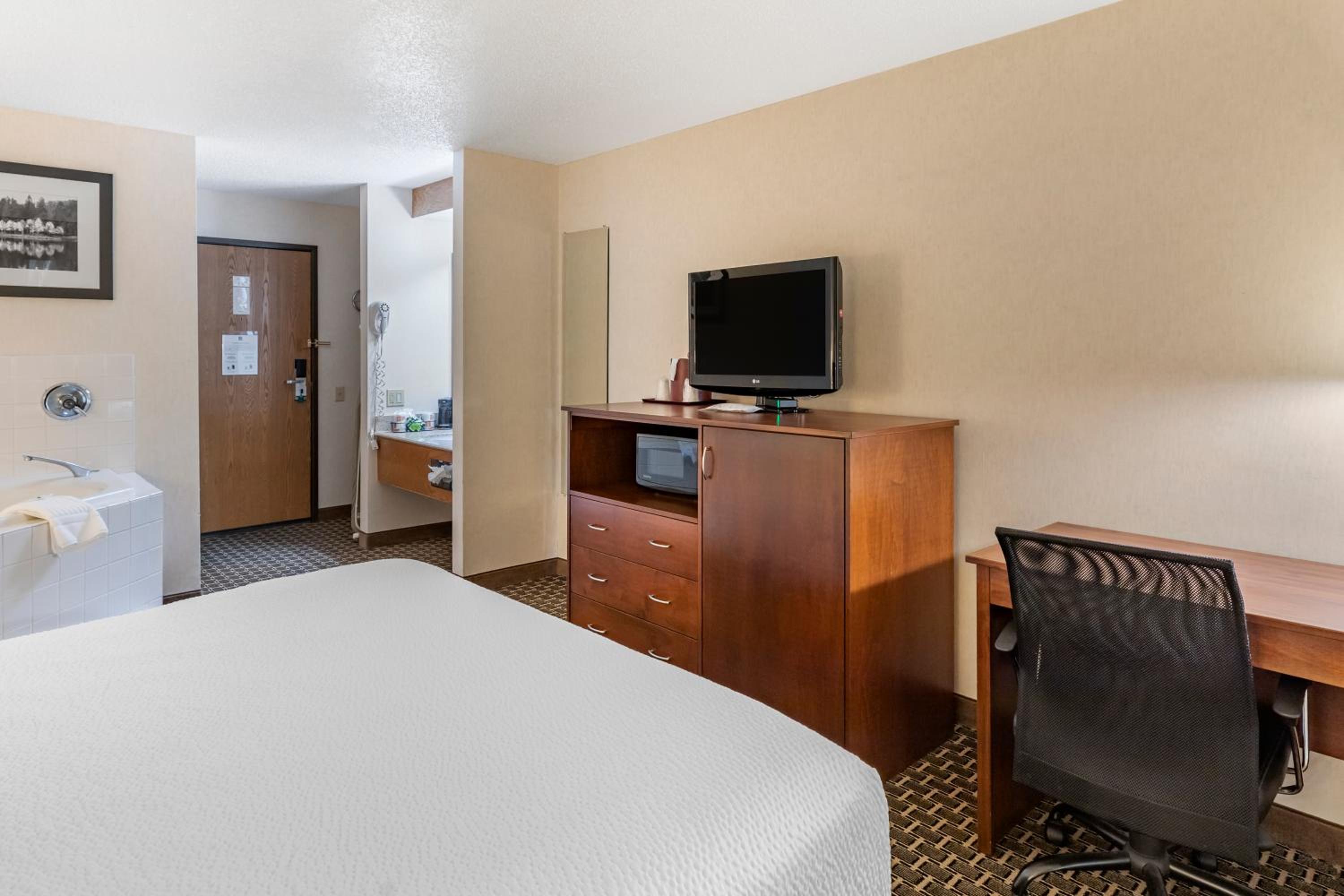 King Suite - Non-Smoking photo 1