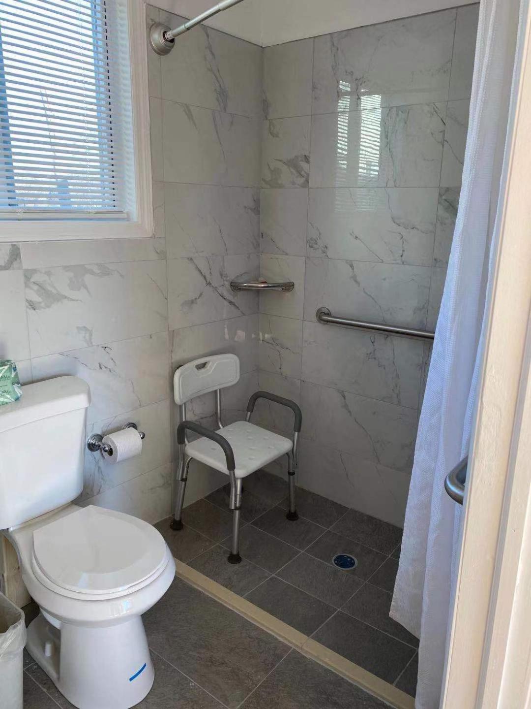 Queen Room - Disability Access photo 3