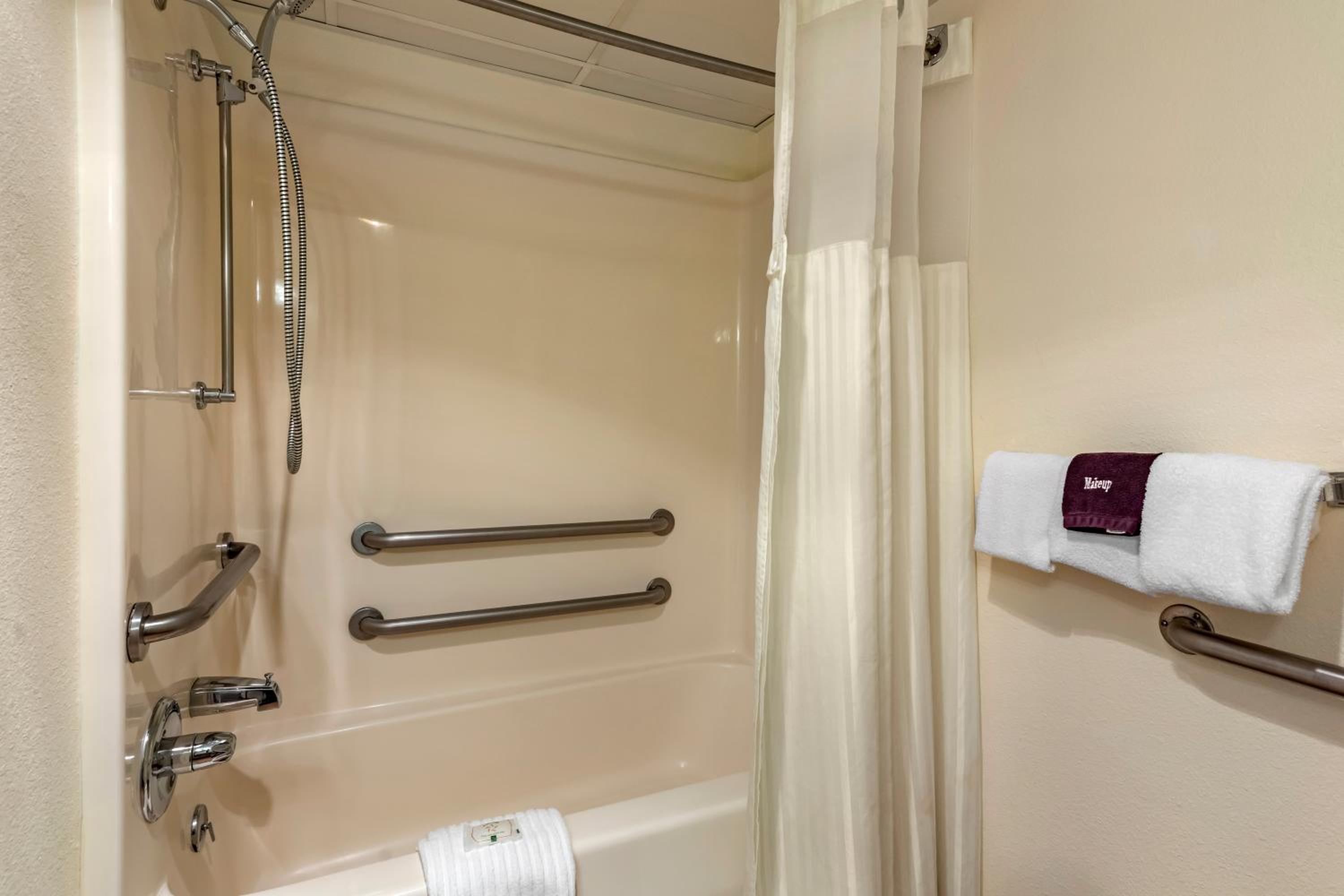 King Room - Accessible/Non Smoking - Photo 4