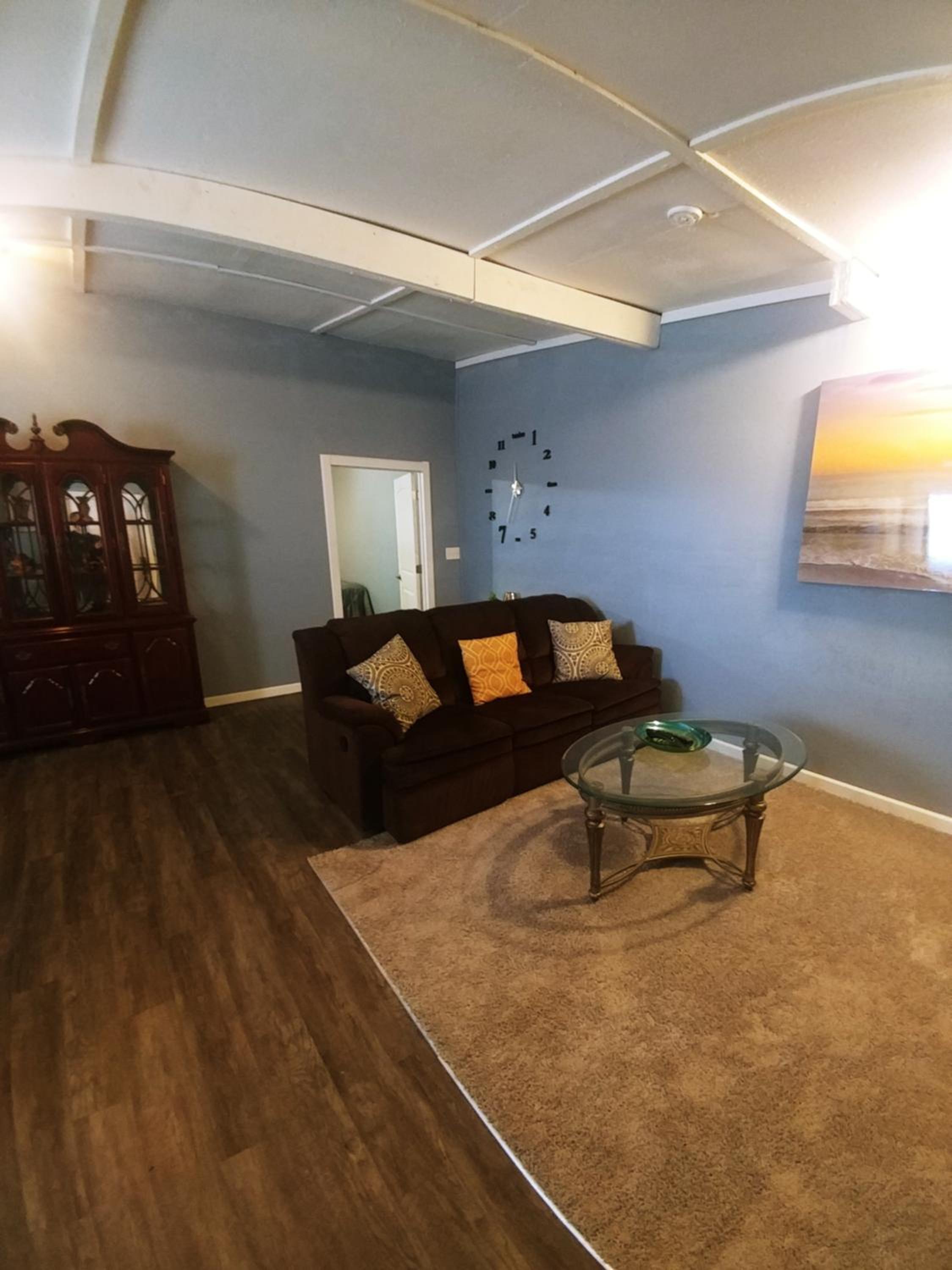 One-Bedroom House - Photo 2