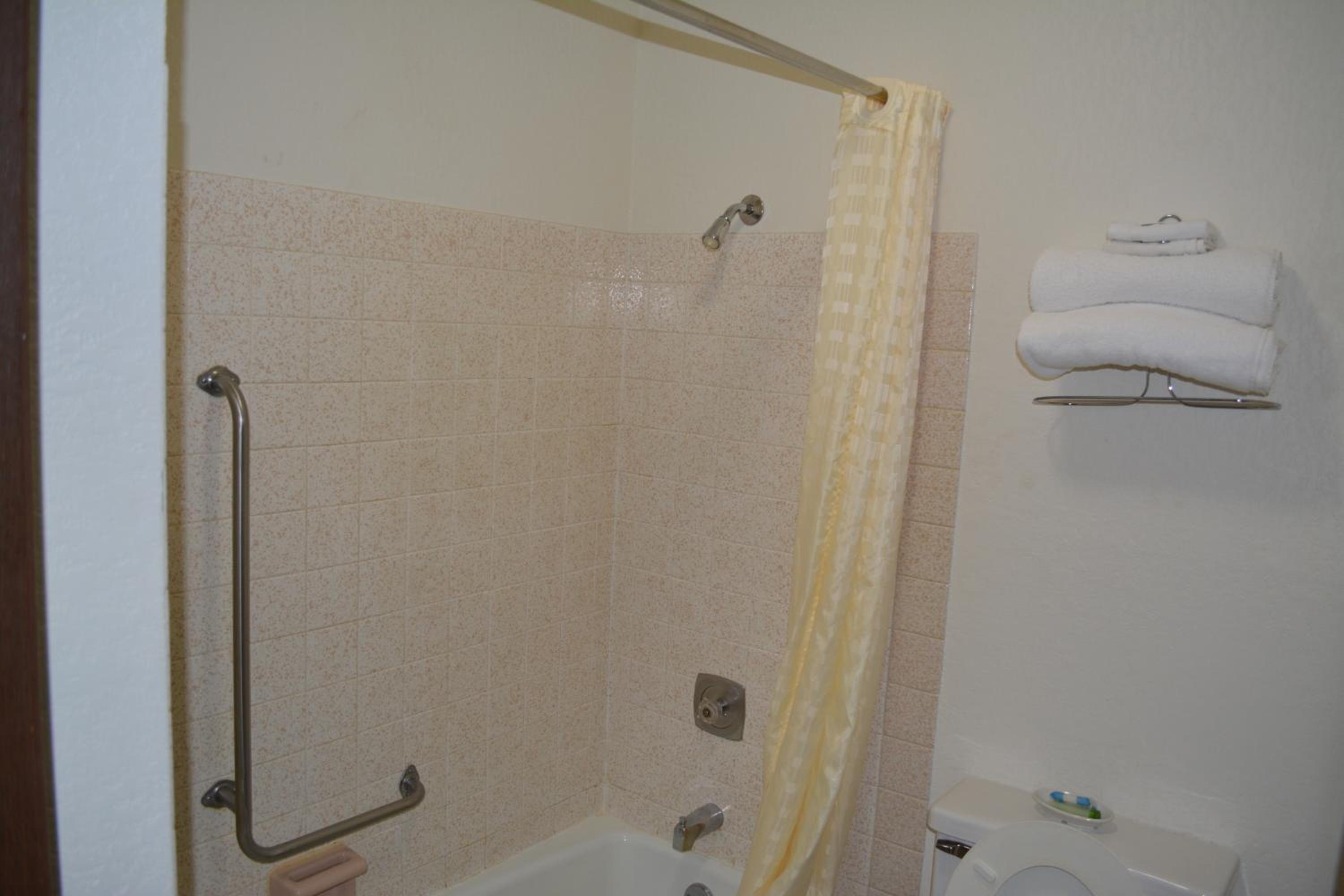 Queen Room - Disability Access