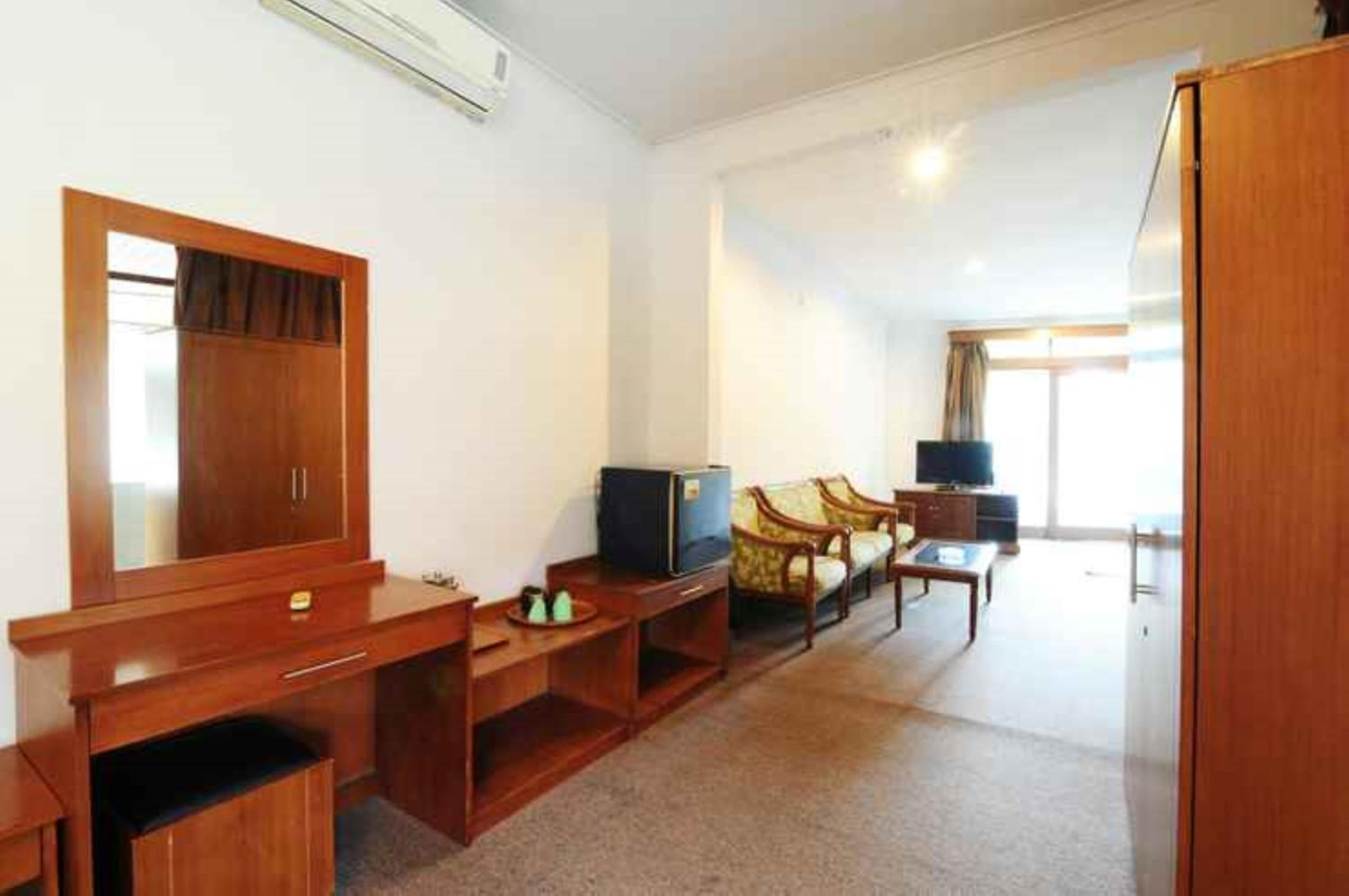 Suite - Photo 3