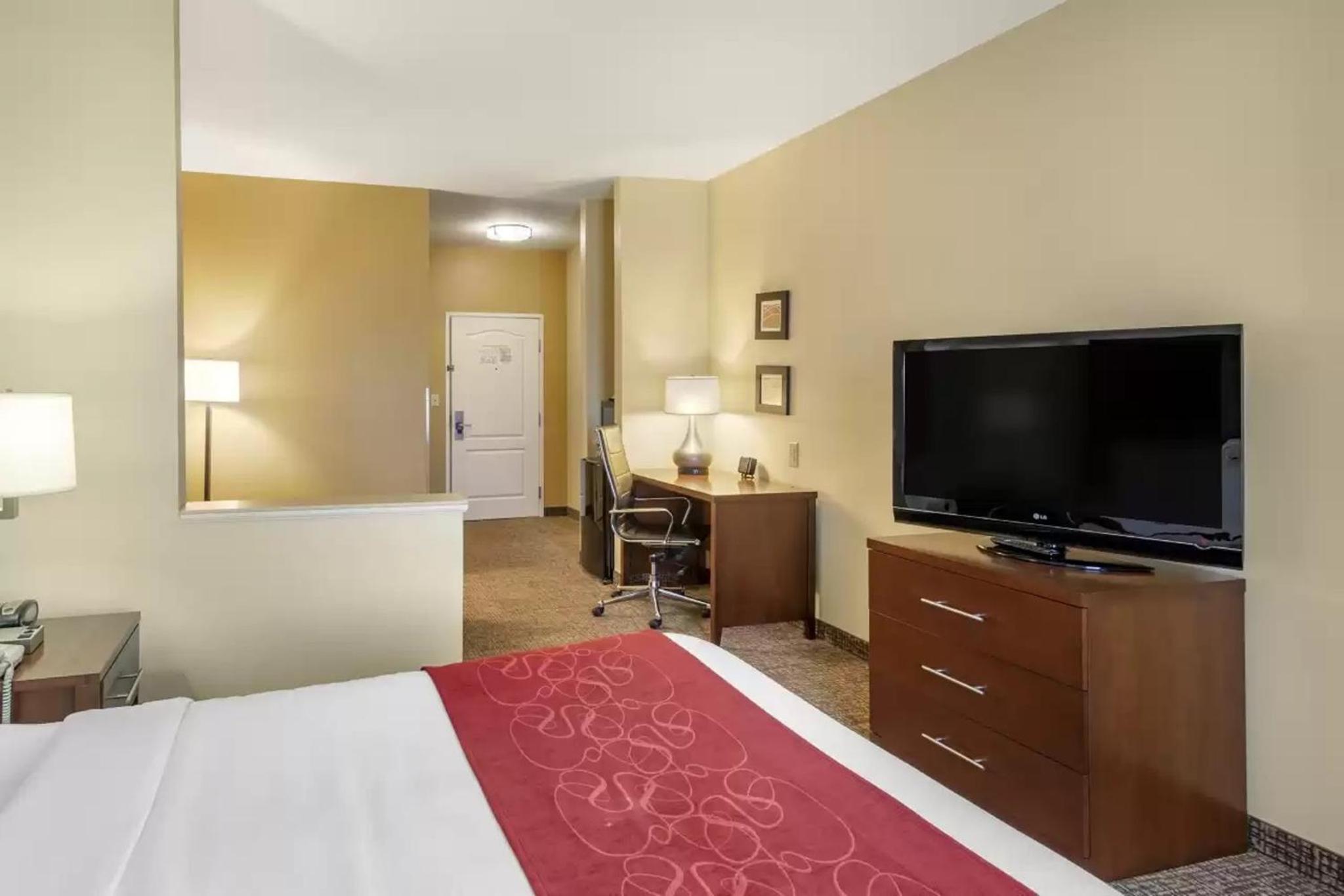 King Suite - Non-Smoking - Photo 7