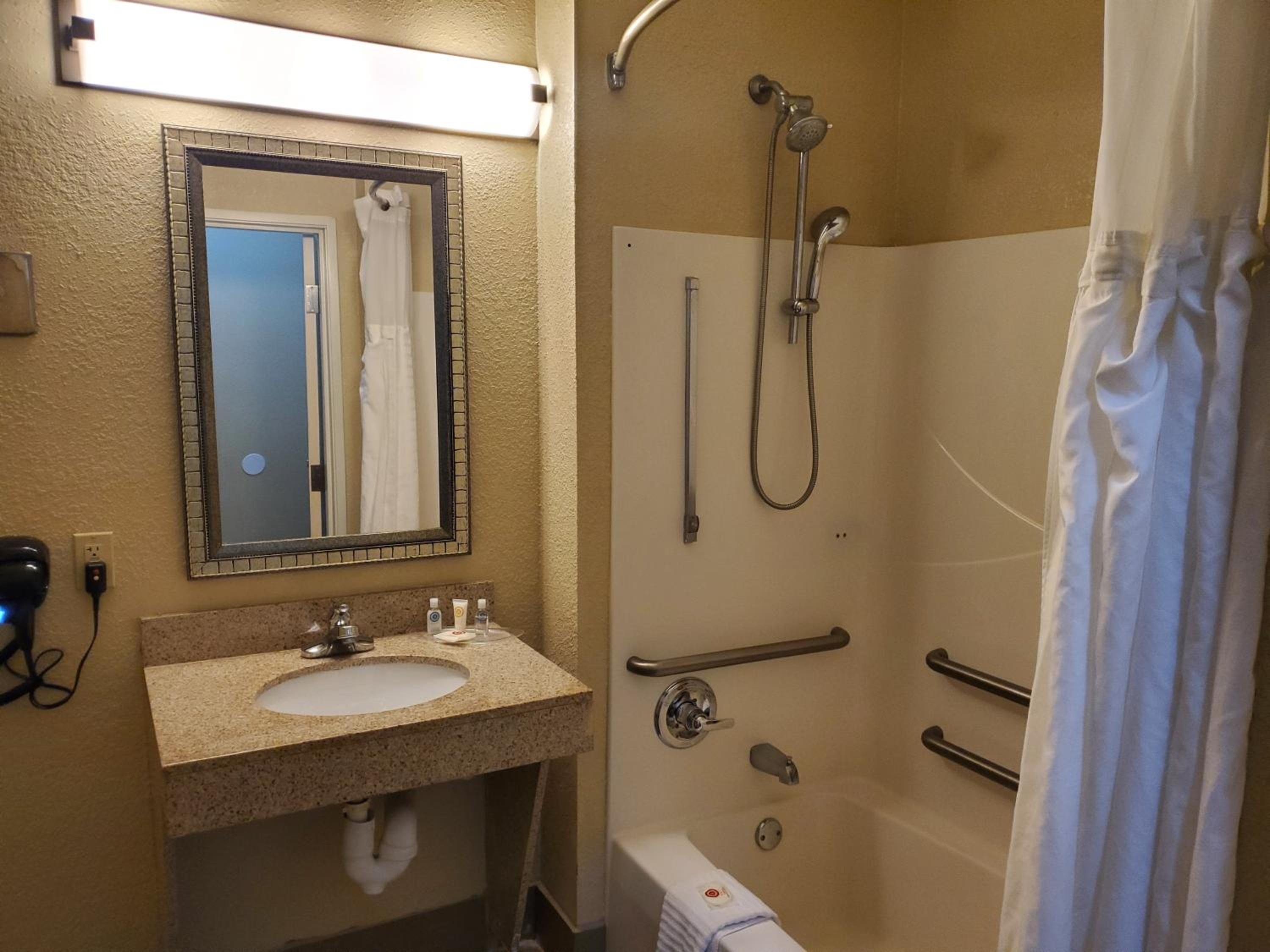 King Suite with Accessible Tub - Accessible/Non-Smoking - Photo 5