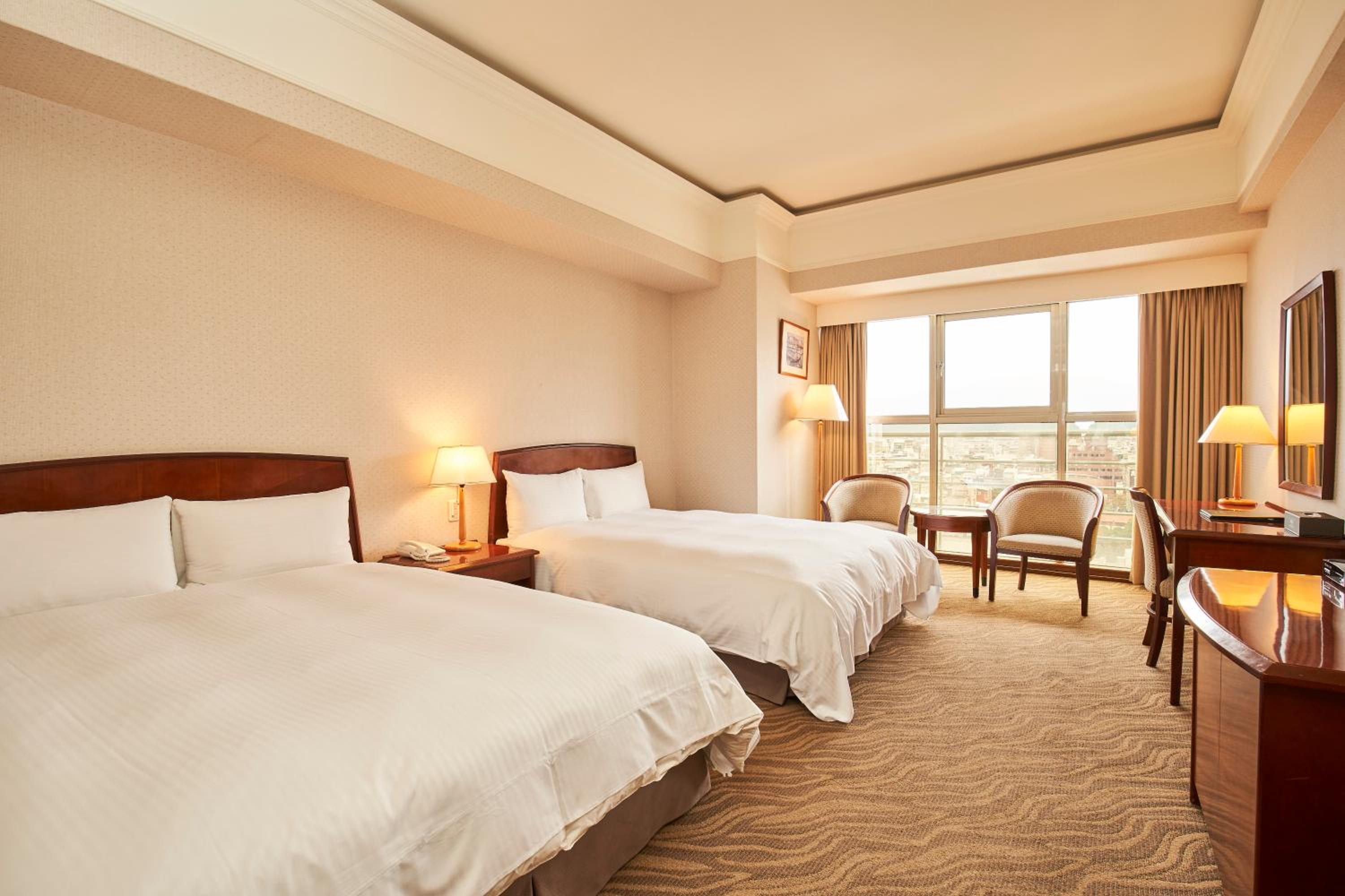 Standard Twin Room - Photo 2