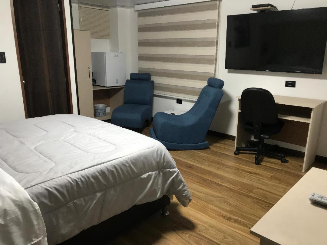 Deluxe Queen Suite