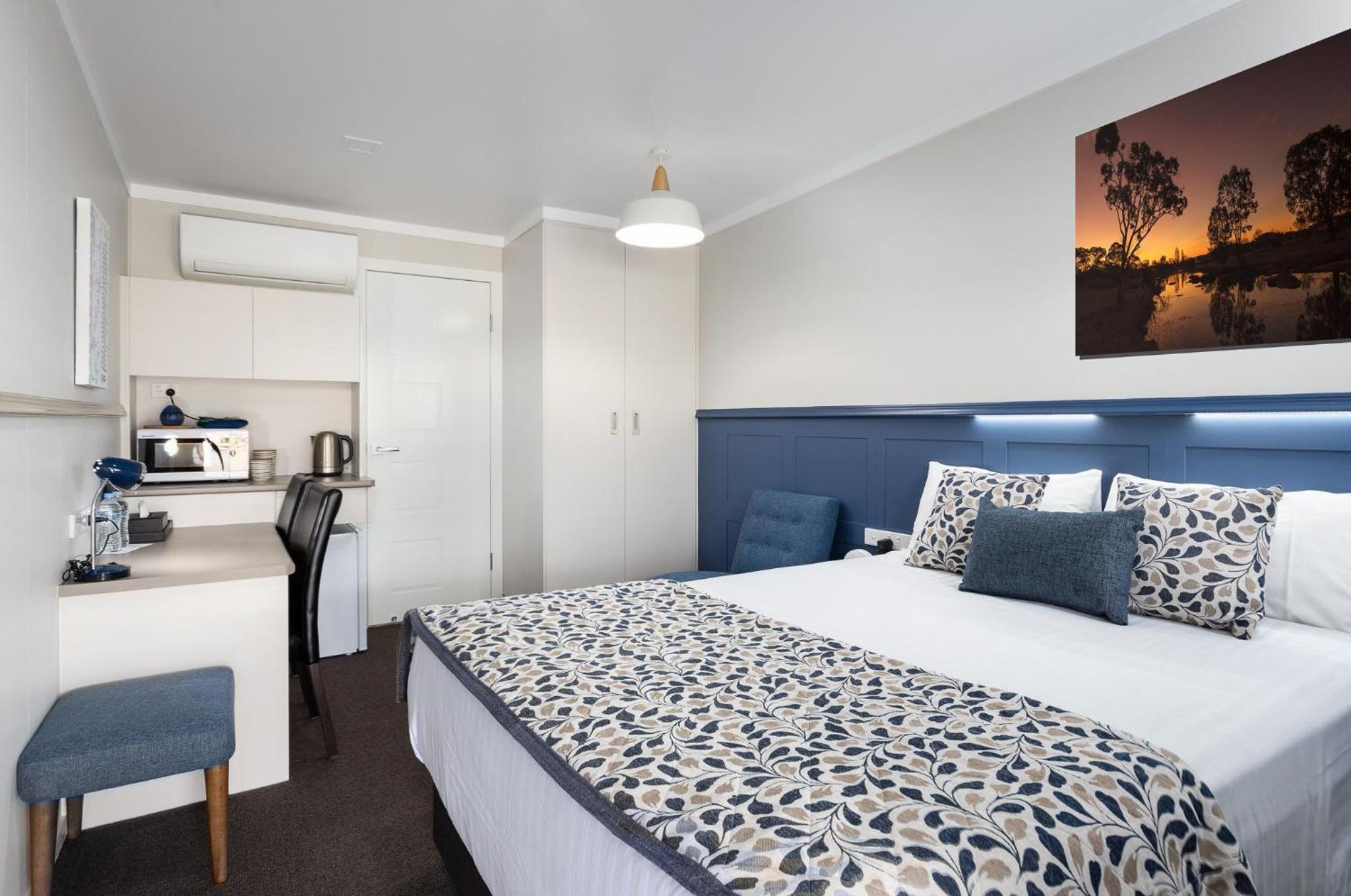 Deluxe Queen Room