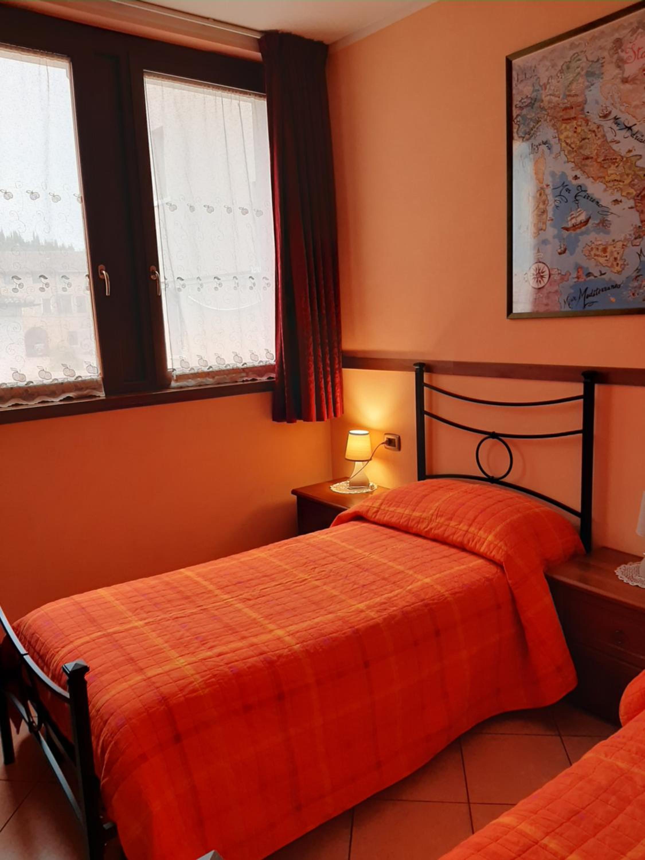 Twin Room - Photo 4