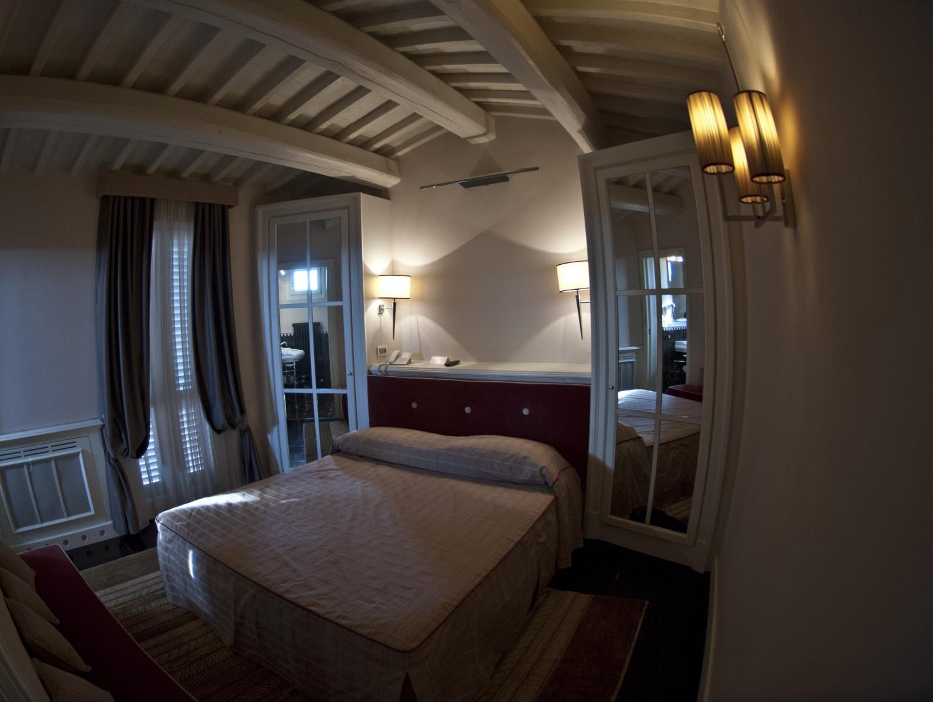 Suite with Terrace - Photo 9