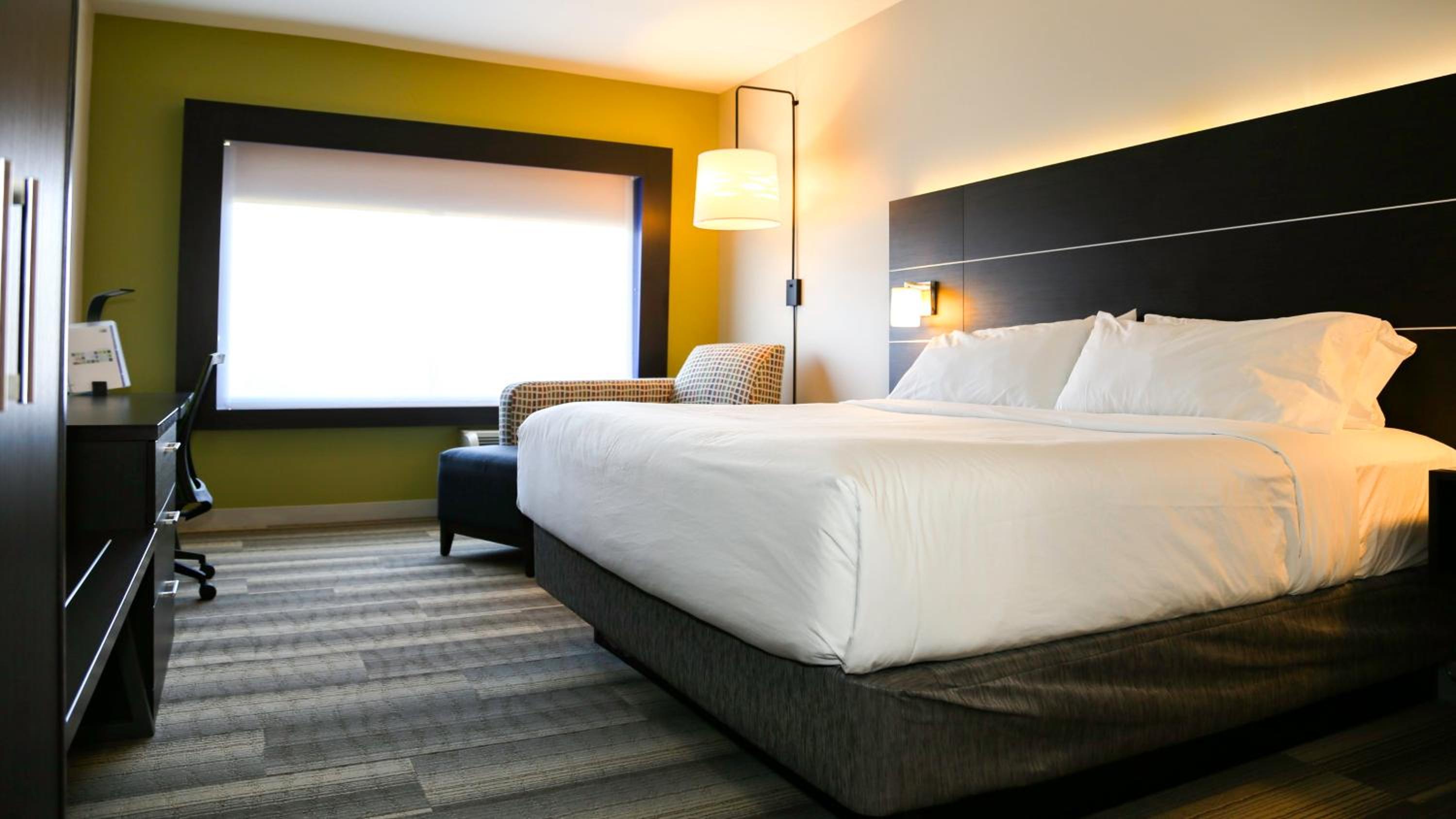 Standard King Room photo 3