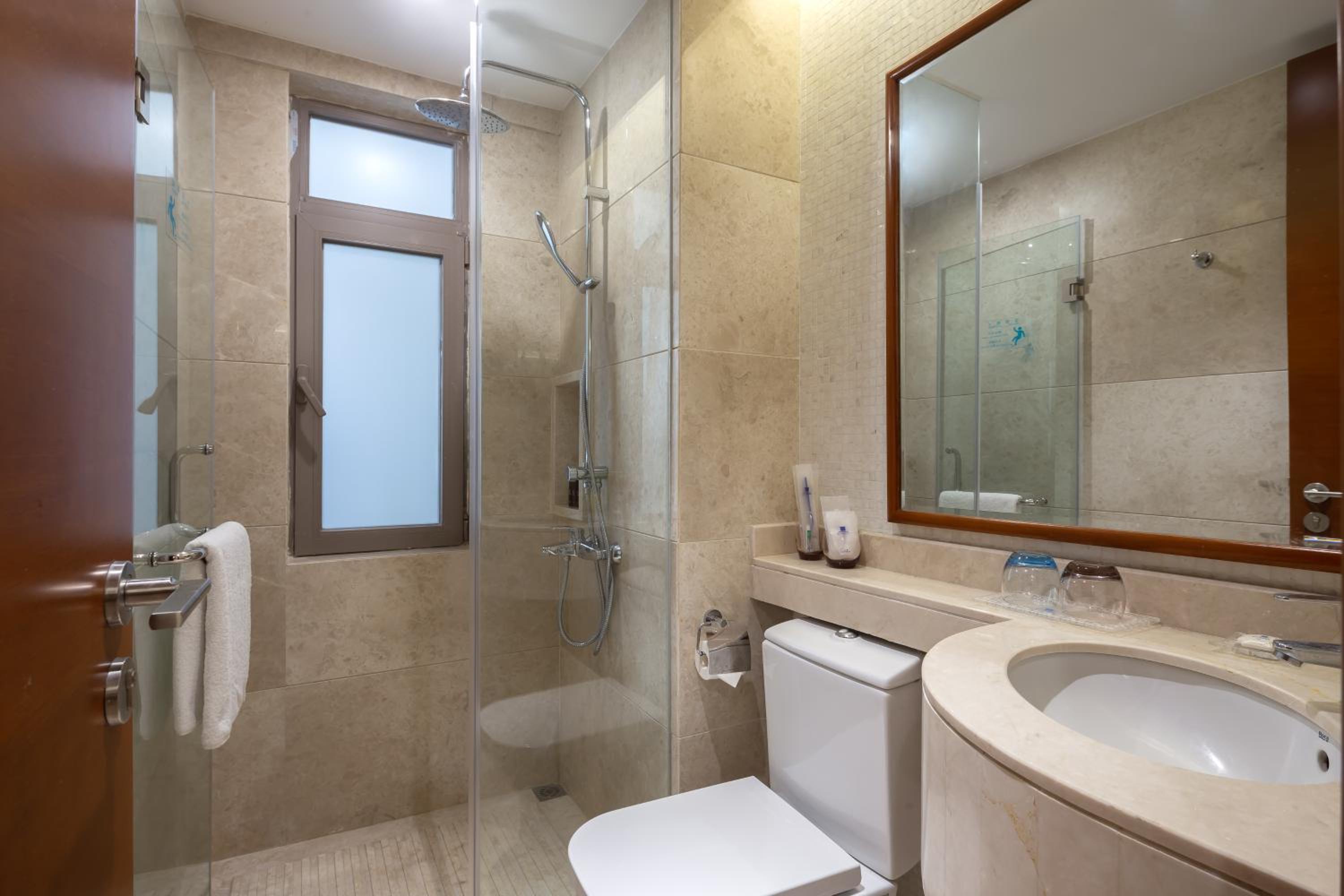 Deluxe Suite Two-Bedroom  Family Suit with Sea View photo 3