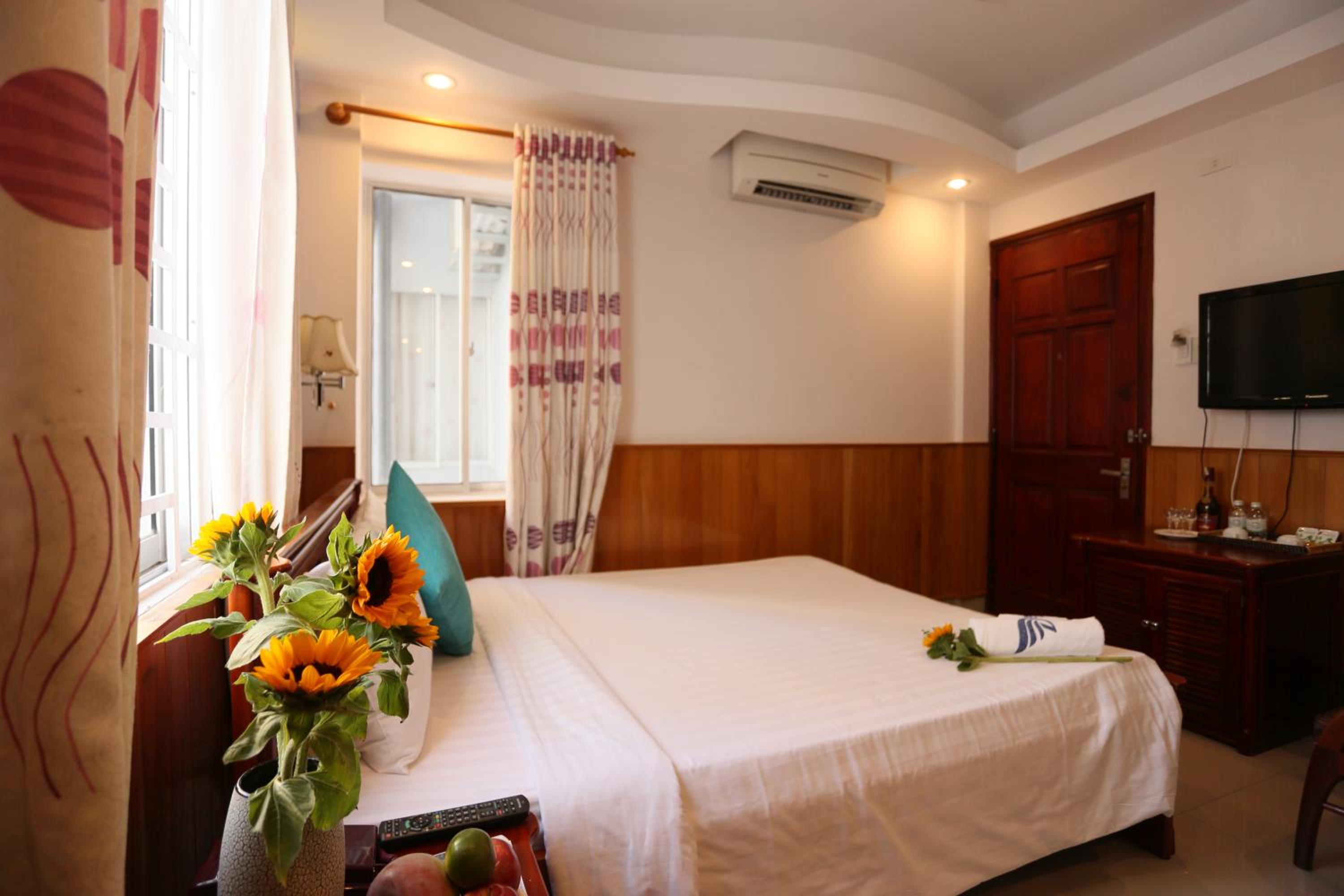 Deluxe Double Room (2 Adults + 1 Child)