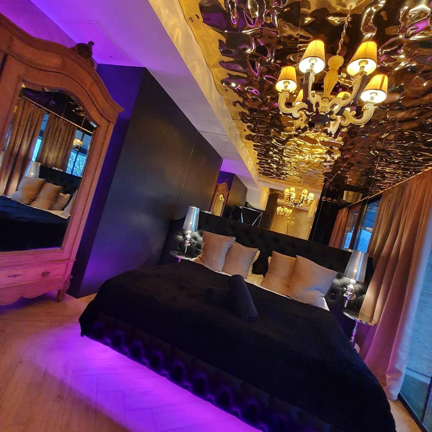 Small Apartment with Jacuzzi - Photo 26