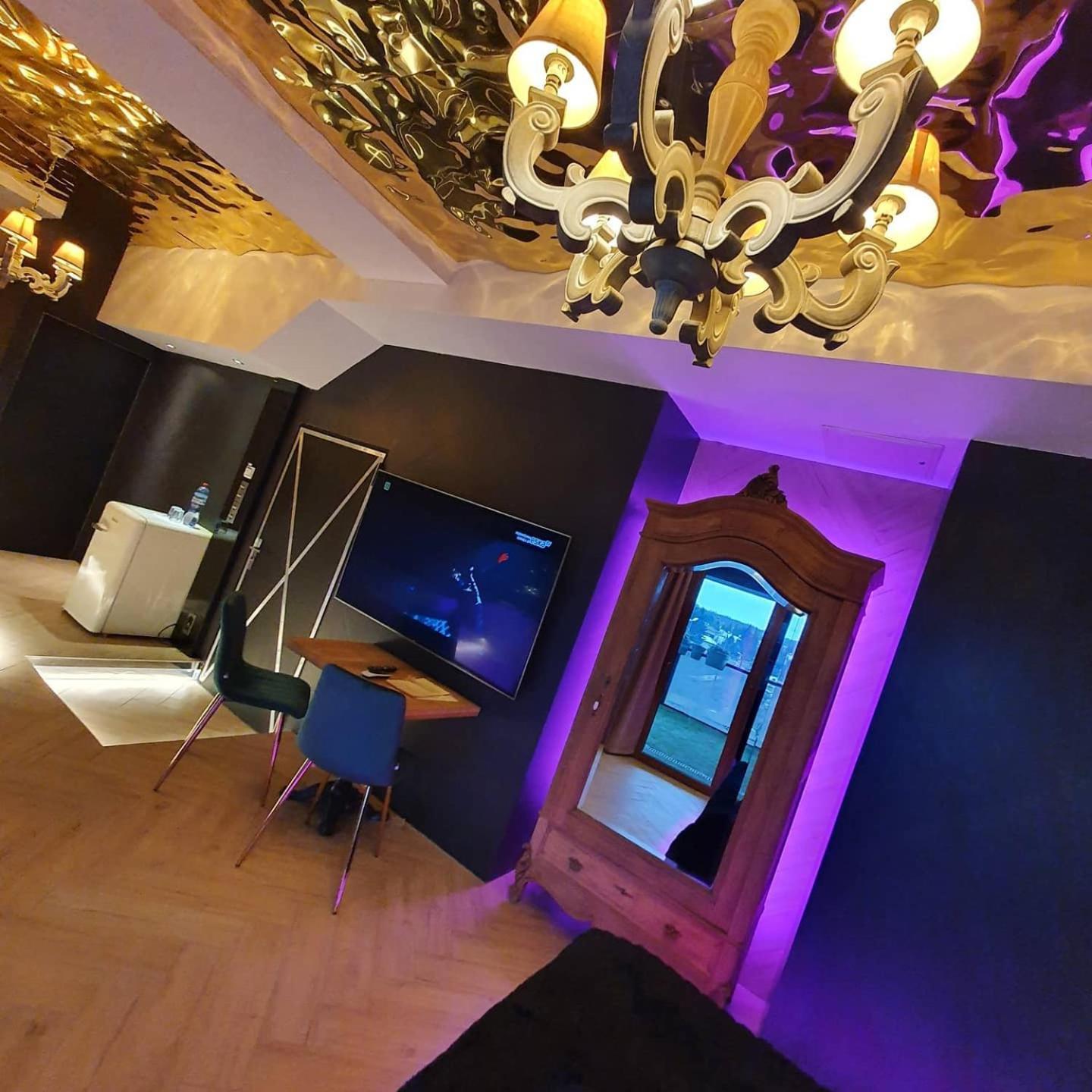 Small Apartment with Jacuzzi - Photo 25
