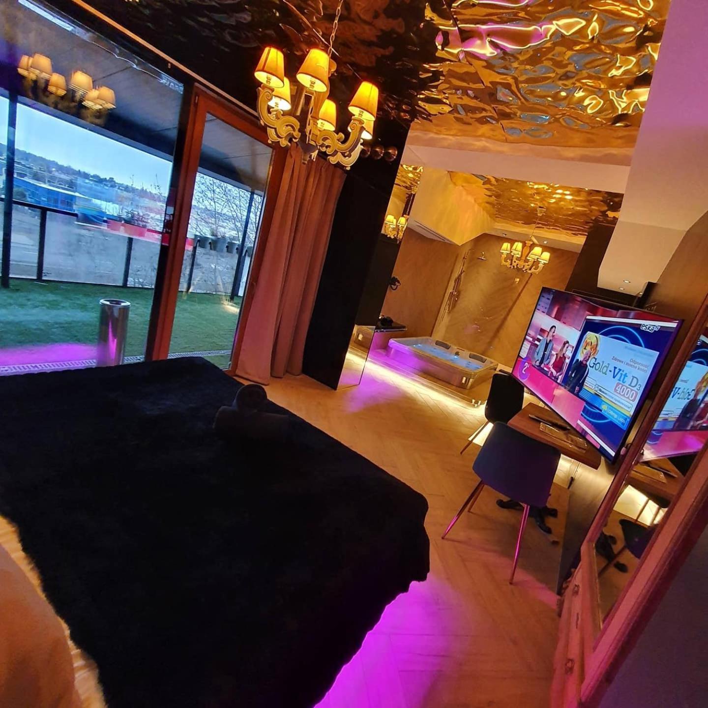 Small Apartment with Jacuzzi - Photo 1